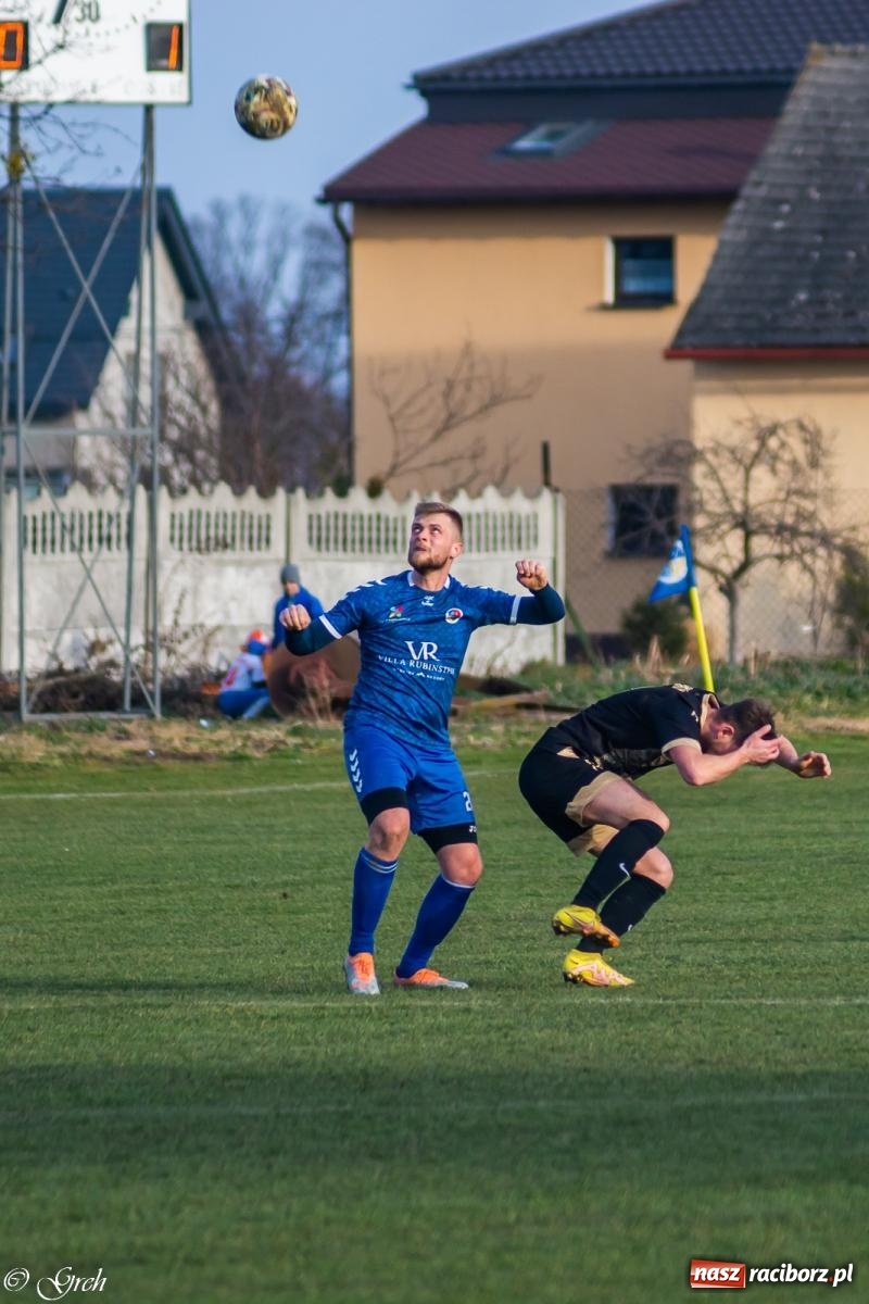 Zdjęcie w galerii na portalu naszraciborz.pl: Brzydkie derby przy Dworcowej. Krzyżanowice uratowały jeden punkt [FOTO] wiadomości z regionu