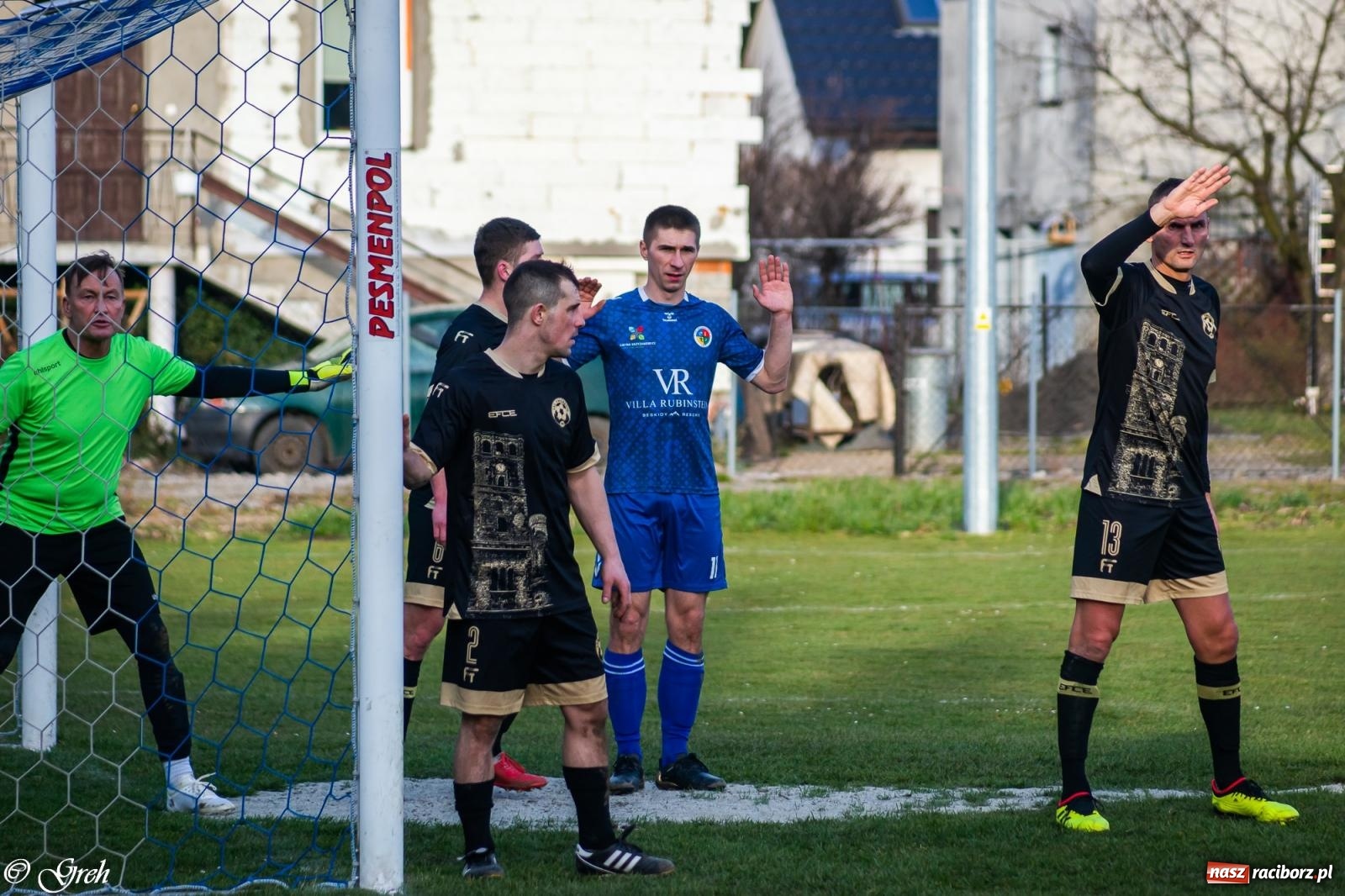 Zdjęcie w galerii na portalu naszraciborz.pl: Brzydkie derby przy Dworcowej. Krzyżanowice uratowały jeden punkt [FOTO] wiadomości z regionu