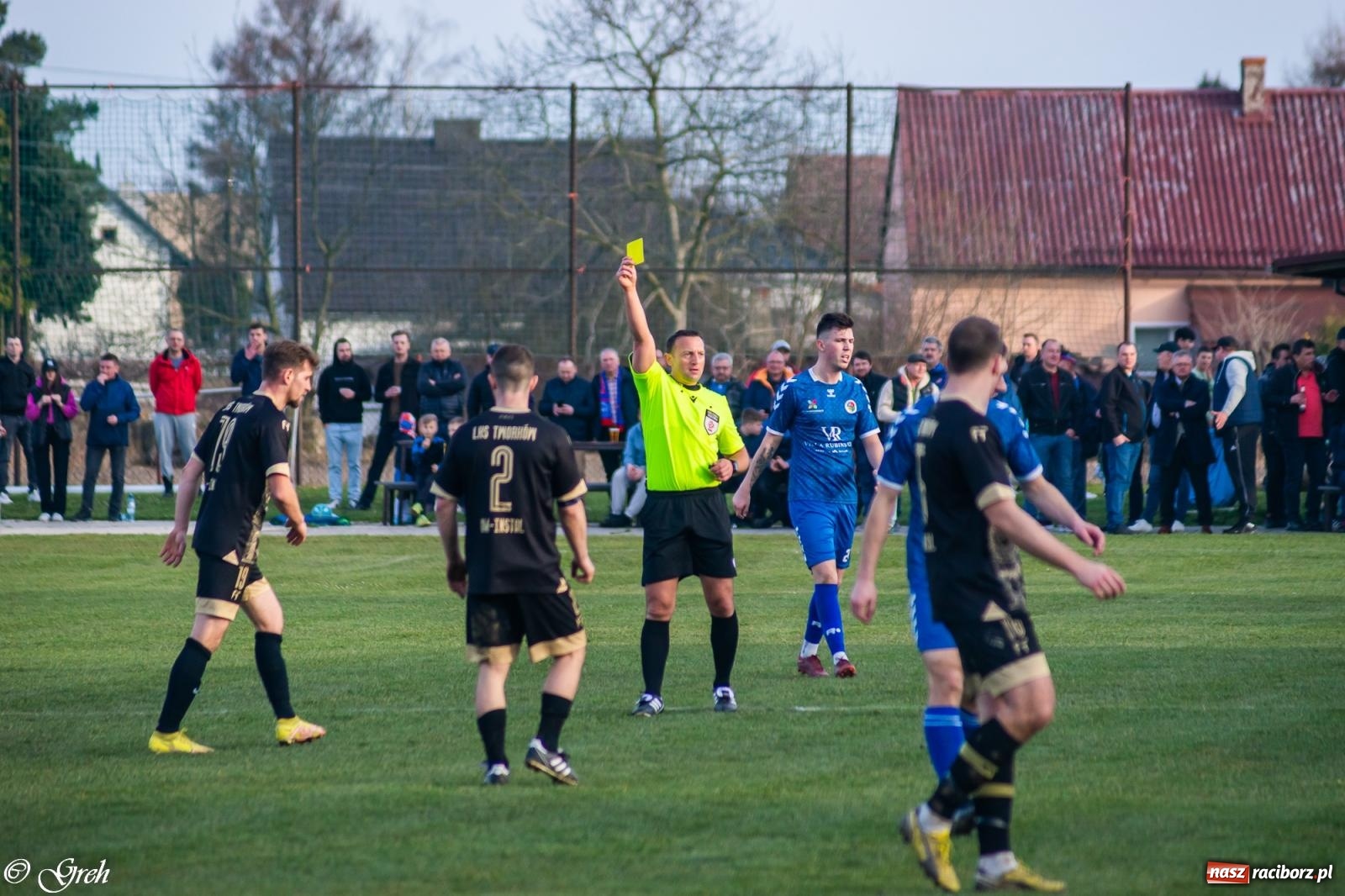 Zdjęcie w galerii na portalu naszraciborz.pl: Brzydkie derby przy Dworcowej. Krzyżanowice uratowały jeden punkt [FOTO] wiadomości z regionu