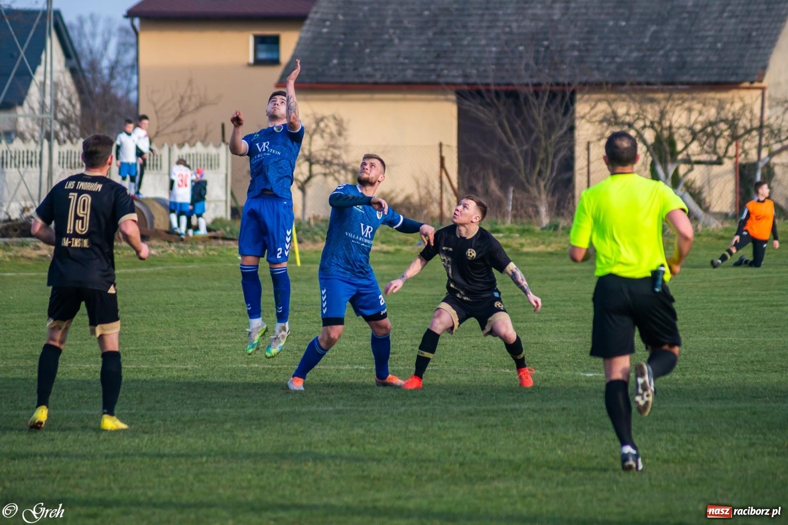 Zdjęcie w galerii na portalu naszraciborz.pl: Brzydkie derby przy Dworcowej. Krzyżanowice uratowały jeden punkt [FOTO] wiadomości z regionu