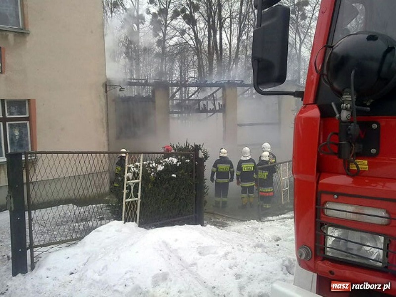 Zdjęcie w galerii na portalu naszraciborz.pl: Pożar stodoły w Kobyli wiadomości z regionu