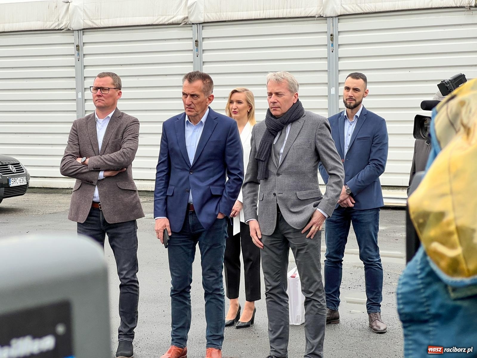 Zdjęcie w galerii na portalu naszraciborz.pl: Donald Tusk w Raciborzu. Pochwalił Ensol, skrytykował Morawieckiego, a związkowcy z Rafako dziękowali za pomoc wiadomości z regionu