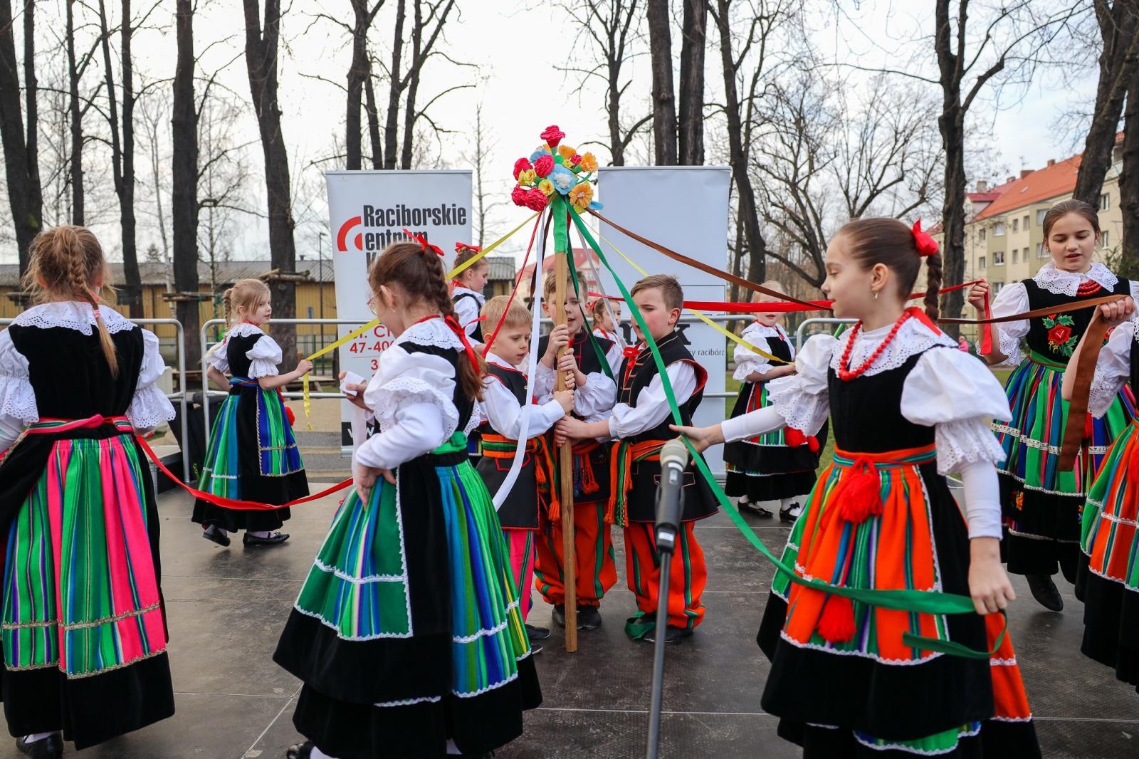 Zdjęcie w galerii na portalu naszraciborz.pl: Początek wiosny z Raciborskim Centrum Kultury wiadomości z regionu
