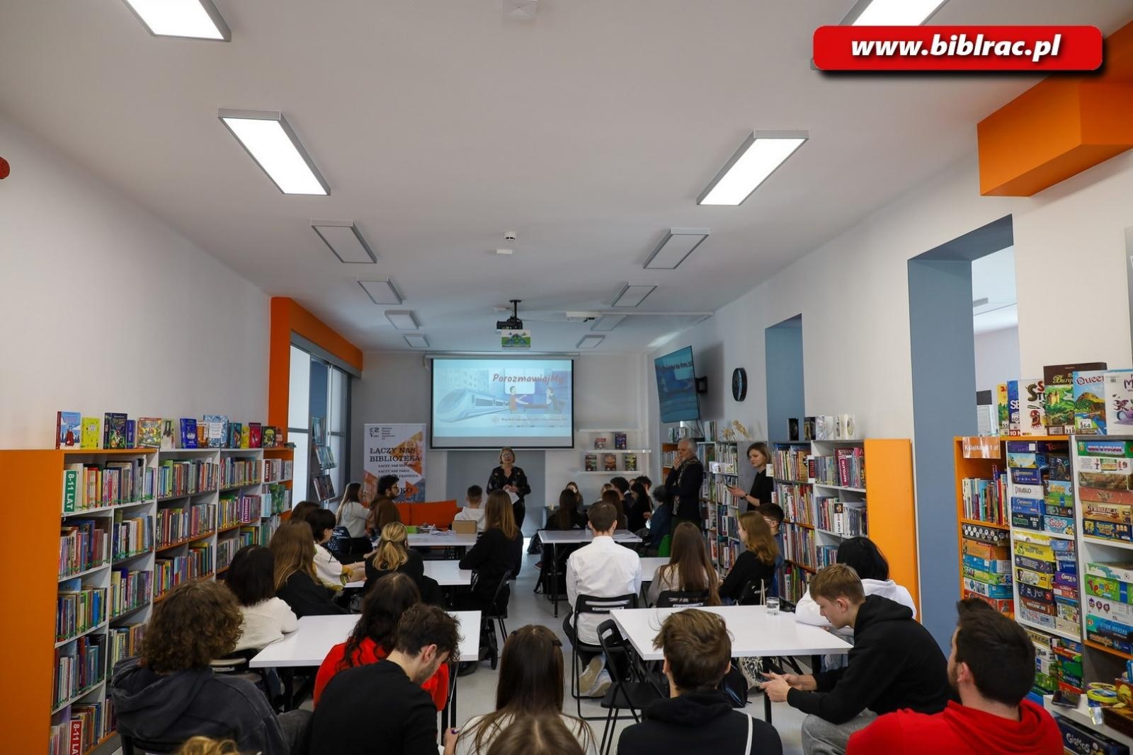 Zdjęcie w galerii na portalu naszraciborz.pl: Konsultacje w sprawie dworca. Przystanek Młodych w Raciborzu wiadomości z regionu