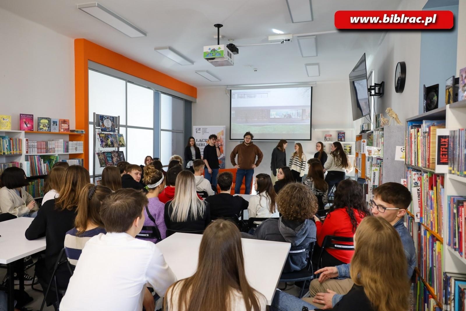 Zdjęcie w galerii na portalu naszraciborz.pl: Konsultacje w sprawie dworca. Przystanek Młodych w Raciborzu wiadomości z regionu