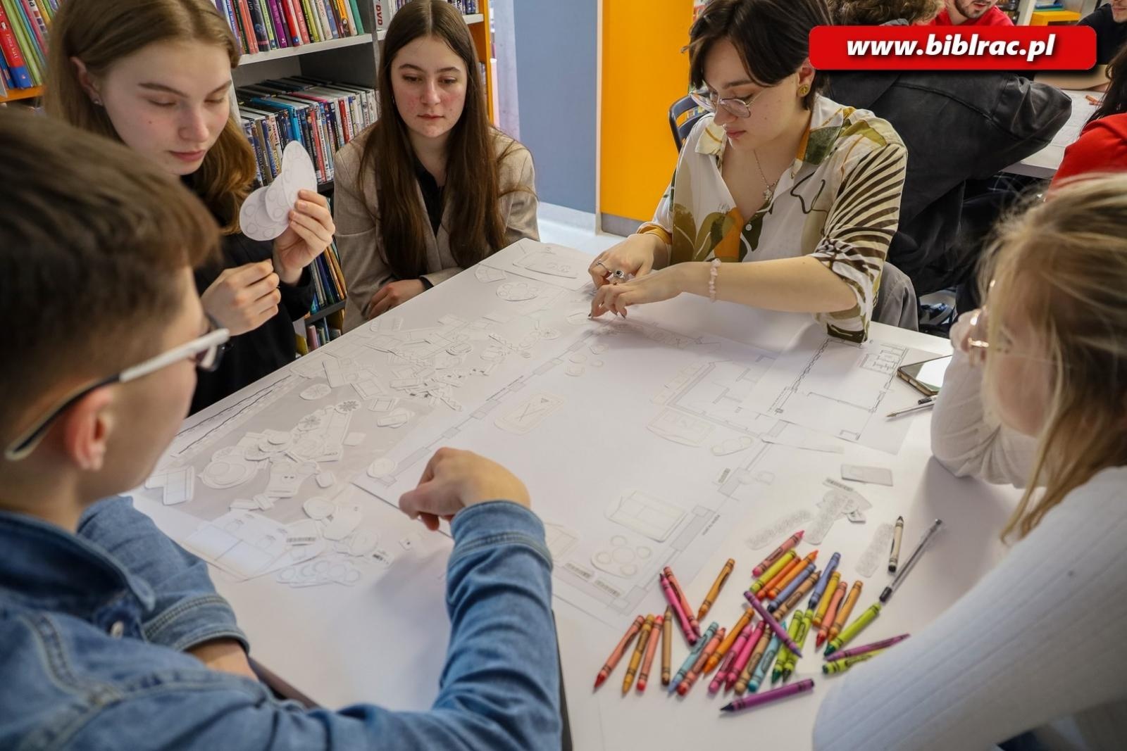 Zdjęcie w galerii na portalu naszraciborz.pl: Konsultacje w sprawie dworca. Przystanek Młodych w Raciborzu wiadomości z regionu