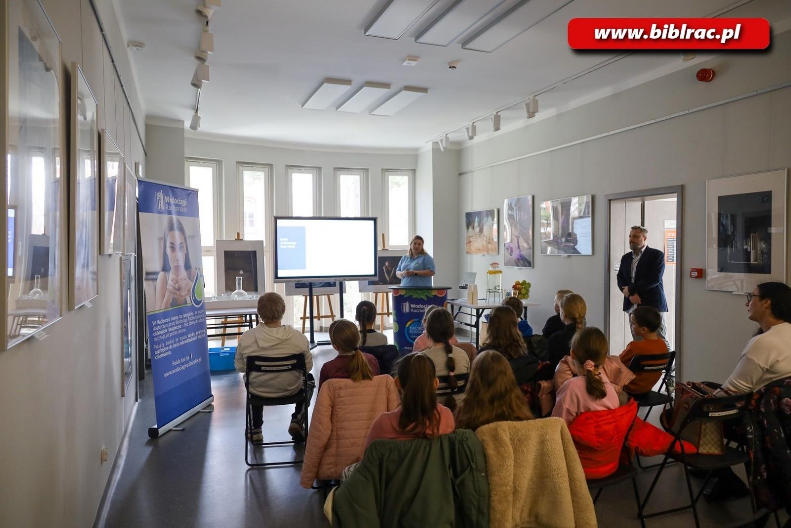 Zdjęcie w galerii na portalu naszraciborz.pl: Dzień Wody w raciborskiej bibliotece wiadomości z regionu