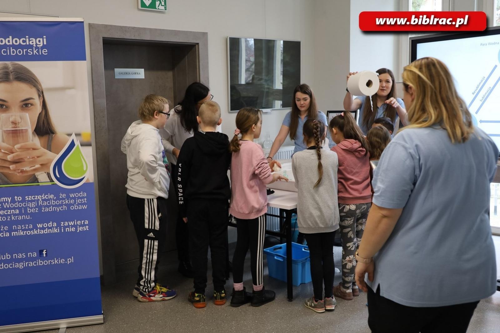 Zdjęcie w galerii na portalu naszraciborz.pl: Dzień Wody w raciborskiej bibliotece wiadomości z regionu