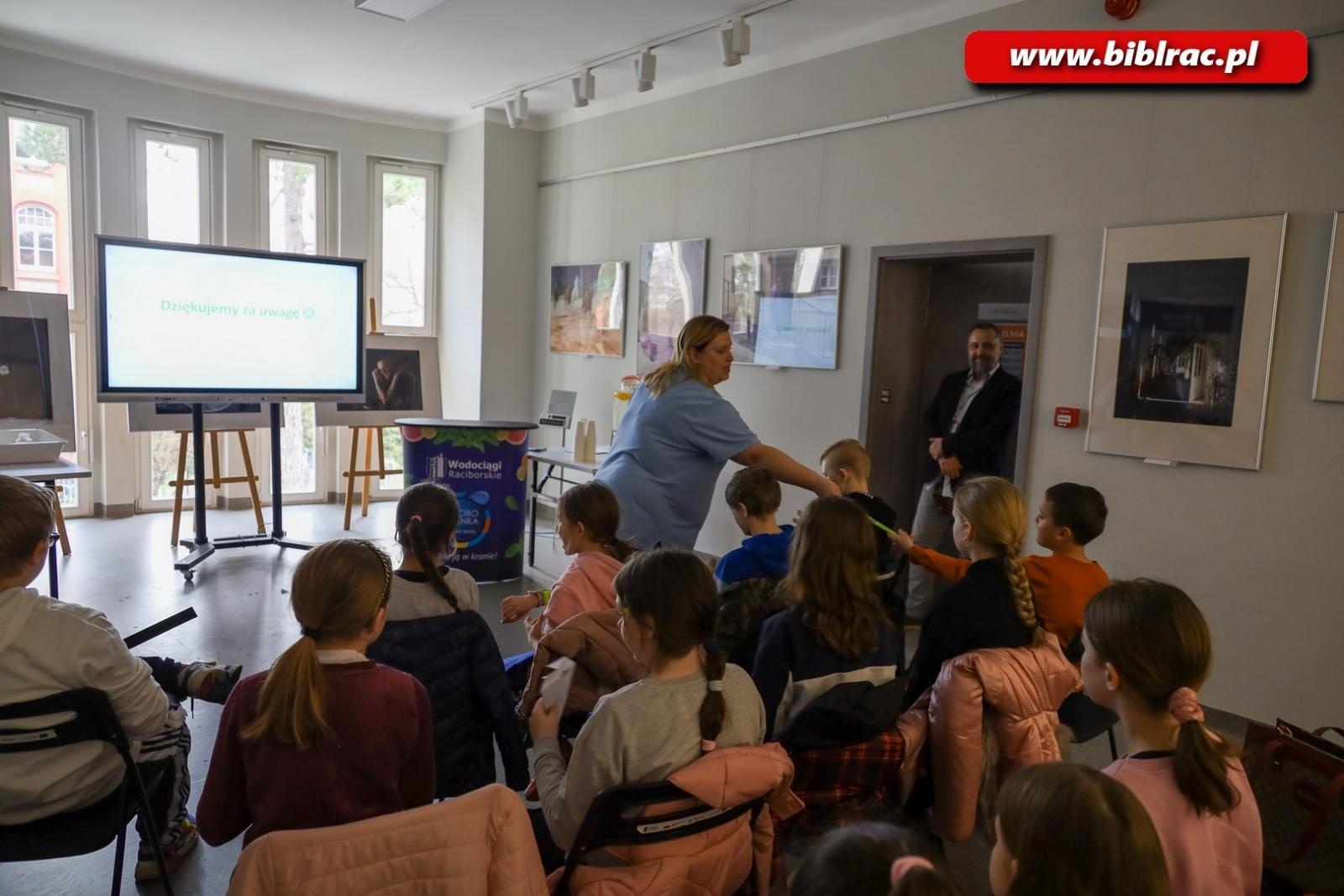 Zdjęcie w galerii na portalu naszraciborz.pl: Dzień Wody w raciborskiej bibliotece wiadomości z regionu