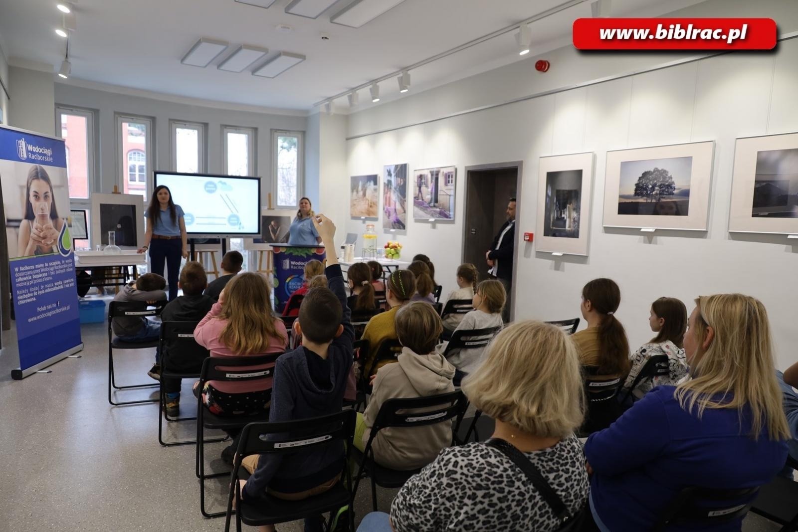 Zdjęcie w galerii na portalu naszraciborz.pl: Dzień Wody w raciborskiej bibliotece wiadomości z regionu