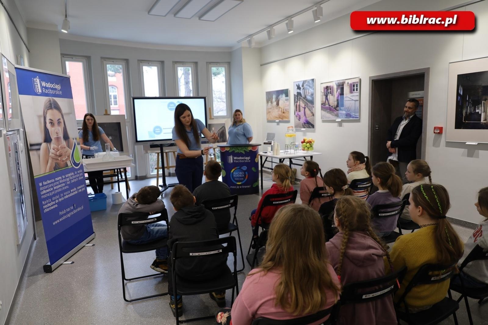 Zdjęcie w galerii na portalu naszraciborz.pl: Dzień Wody w raciborskiej bibliotece wiadomości z regionu
