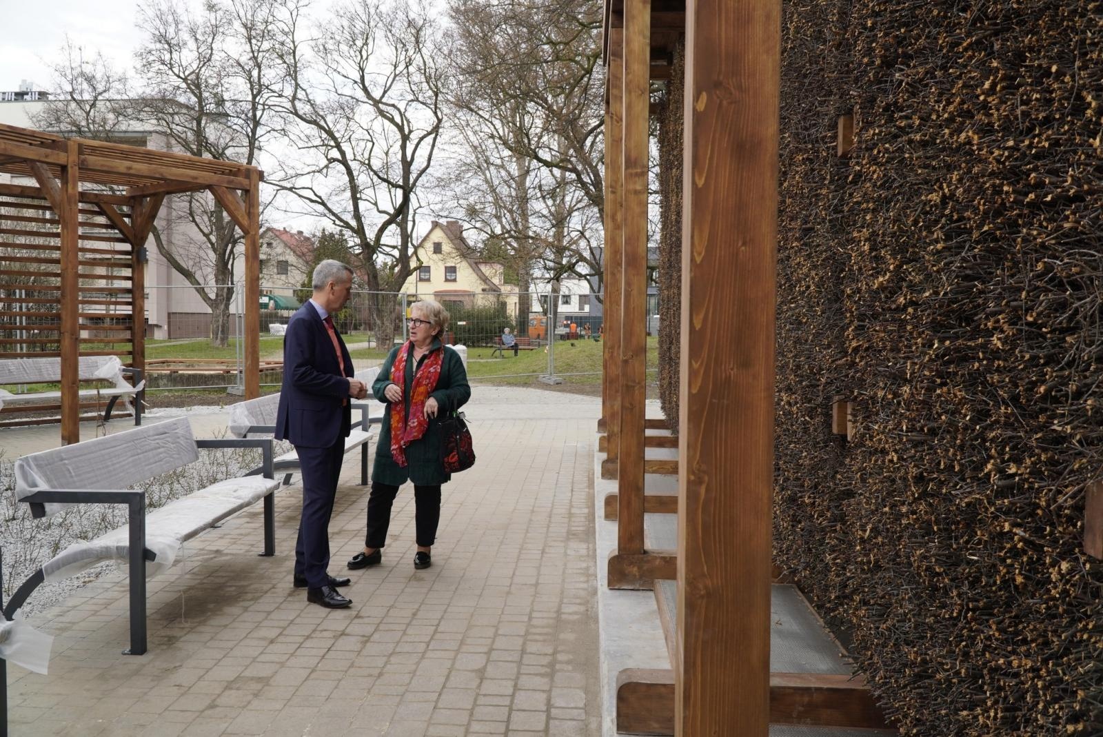 Zdjęcie w galerii na portalu naszraciborz.pl: Prezydent pierwszym przewodnikiem po tężni wiadomości z regionu