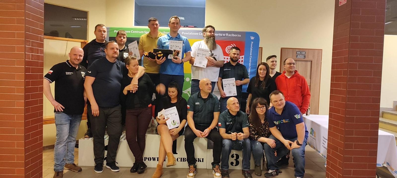 Zdjęcie w galerii na portalu naszraciborz.pl: Rośnie popularność darta. III runda ligi w PCS wiadomości z regionu