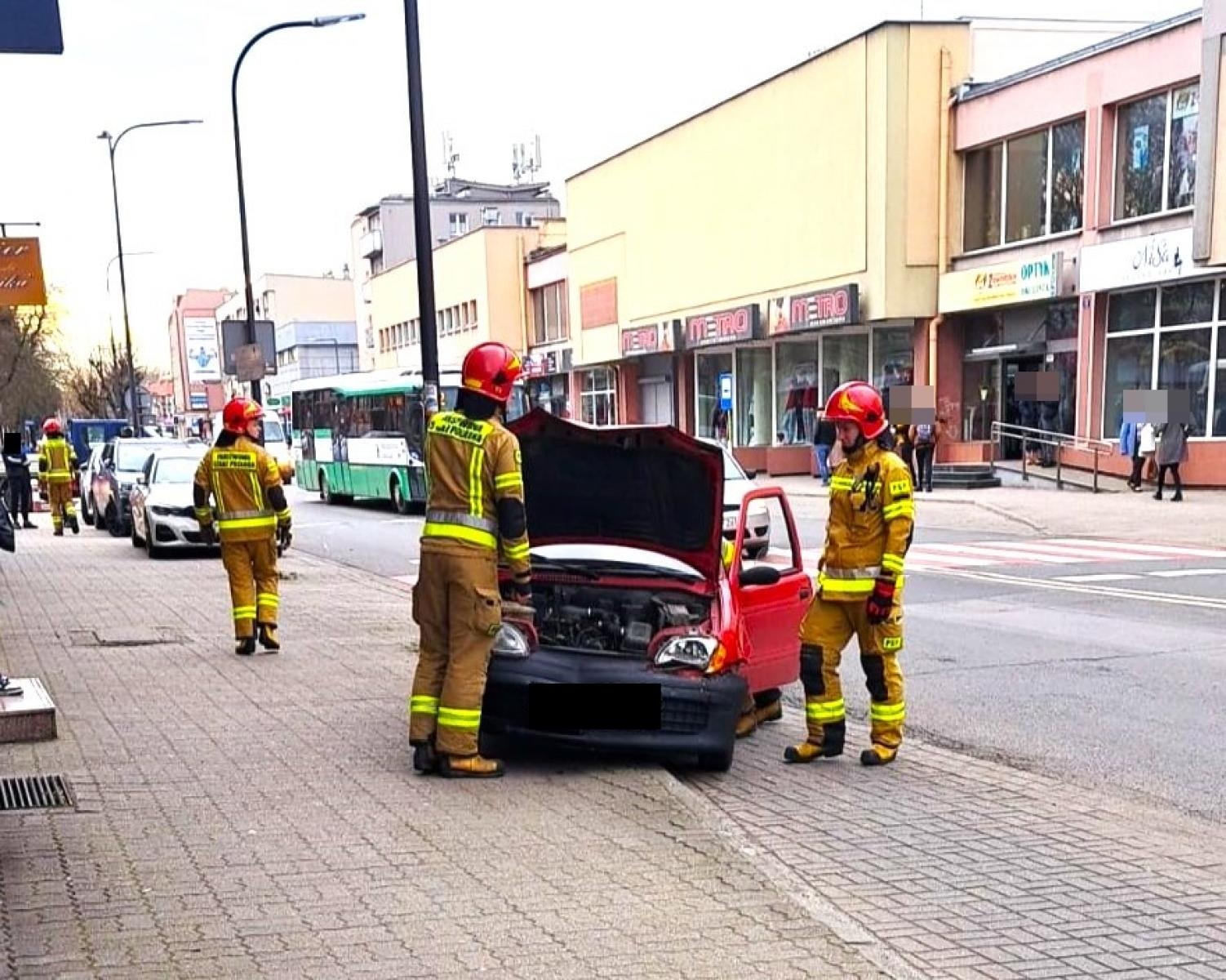 Zdjęcie w galerii na portalu naszraciborz.pl: Raport 998. Jazda na zderzaku przyczyną kolizji na Opawskiej wiadomości z regionu