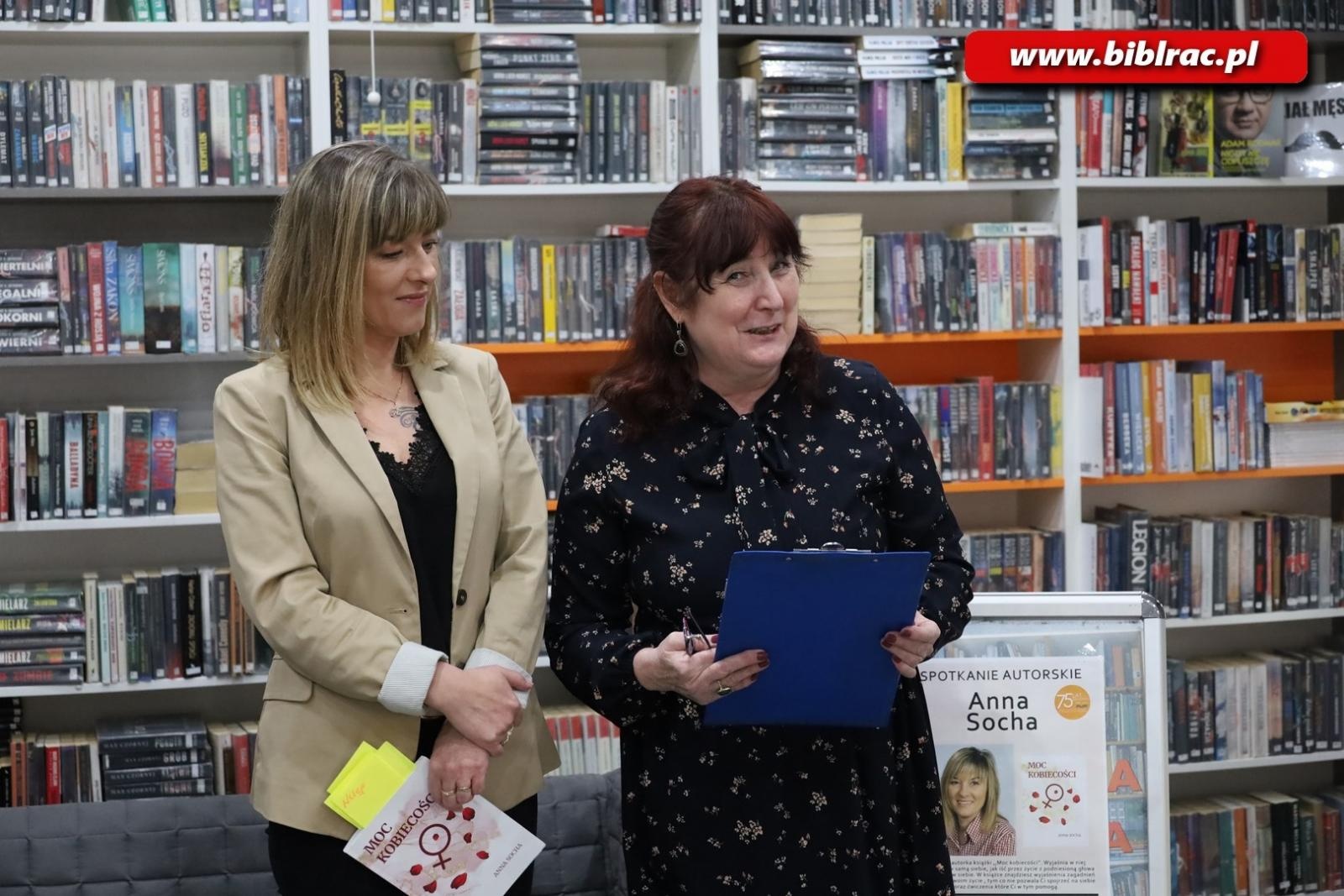 Zdjęcie w galerii na portalu naszraciborz.pl: O sile kobiecości - Anna Socha w raciborskiej bibliotece wiadomości z regionu
