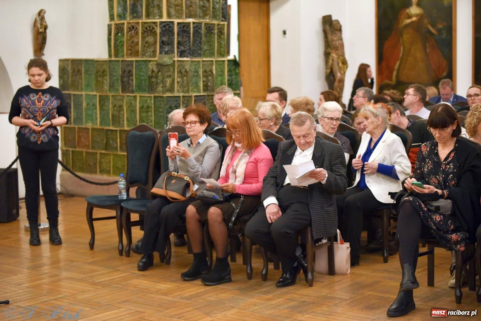 Zdjęcie w galerii na portalu naszraciborz.pl: Głubczycki chór Angelus Cantat wystąpił w raciborskim Muzeum wiadomości z regionu