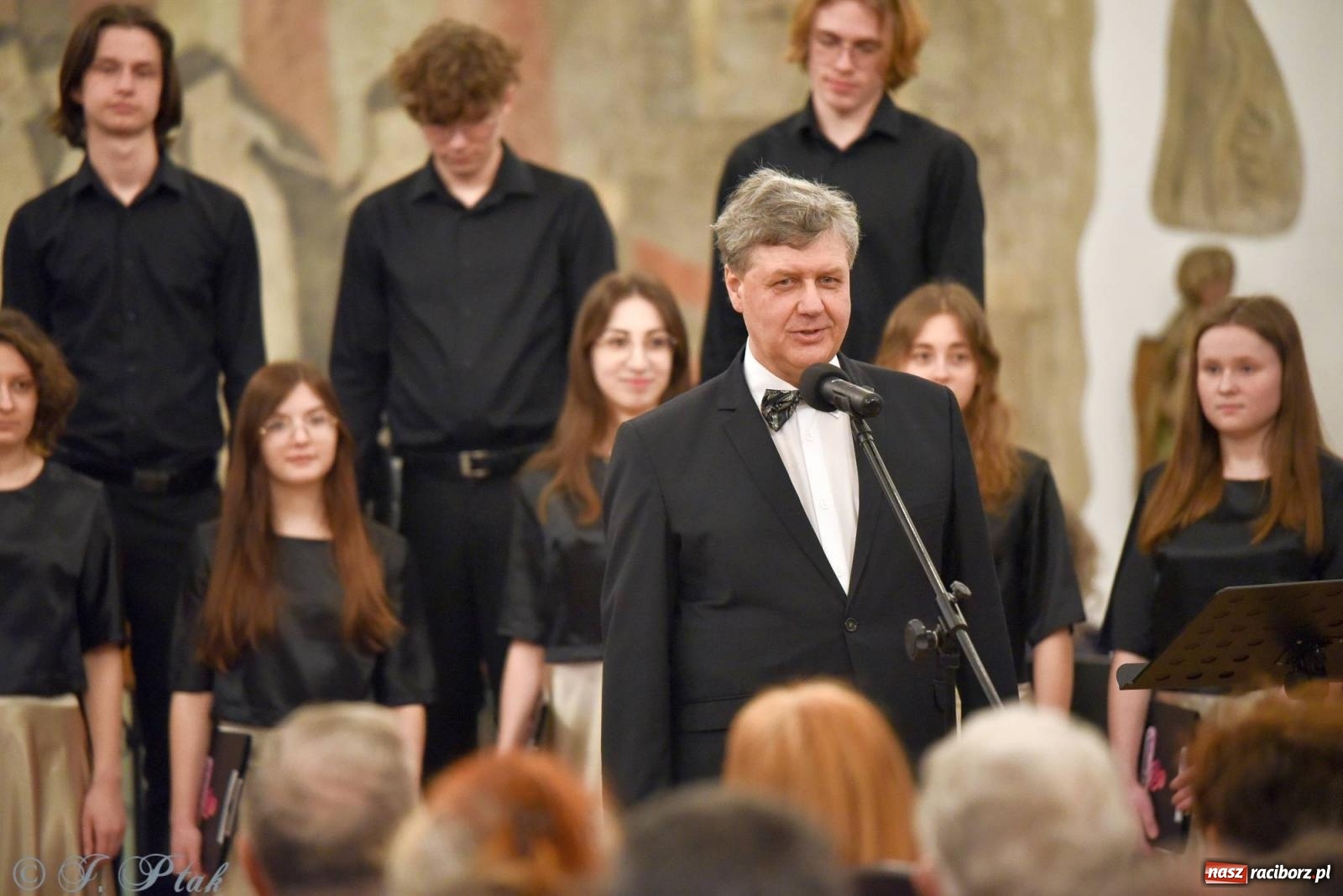 Zdjęcie w galerii na portalu naszraciborz.pl: Głubczycki chór Angelus Cantat wystąpił w raciborskim Muzeum wiadomości z regionu