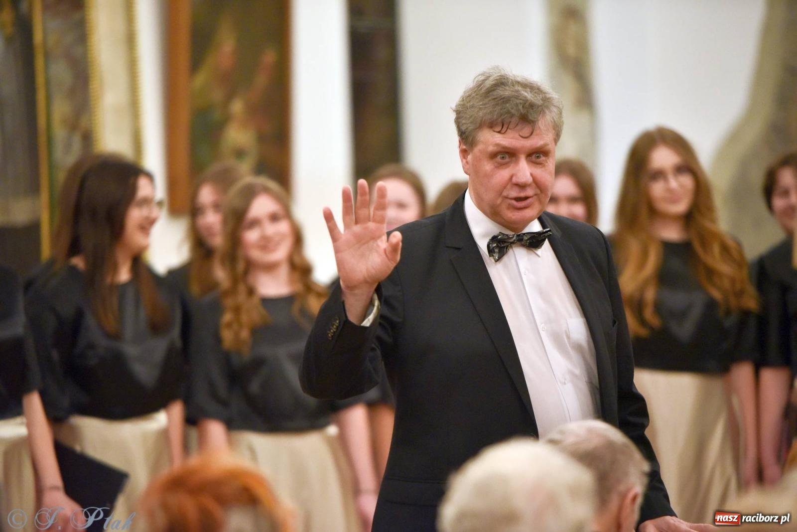 Zdjęcie w galerii na portalu naszraciborz.pl: Głubczycki chór Angelus Cantat wystąpił w raciborskim Muzeum wiadomości z regionu