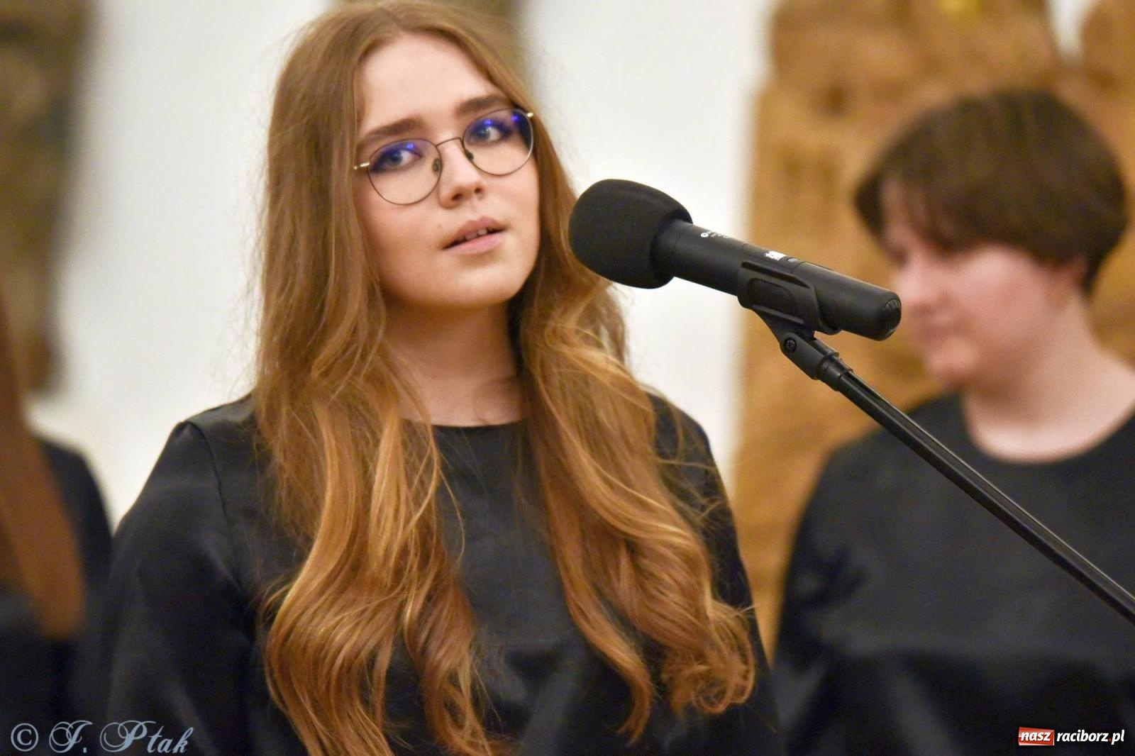 Zdjęcie w galerii na portalu naszraciborz.pl: Głubczycki chór Angelus Cantat wystąpił w raciborskim Muzeum wiadomości z regionu