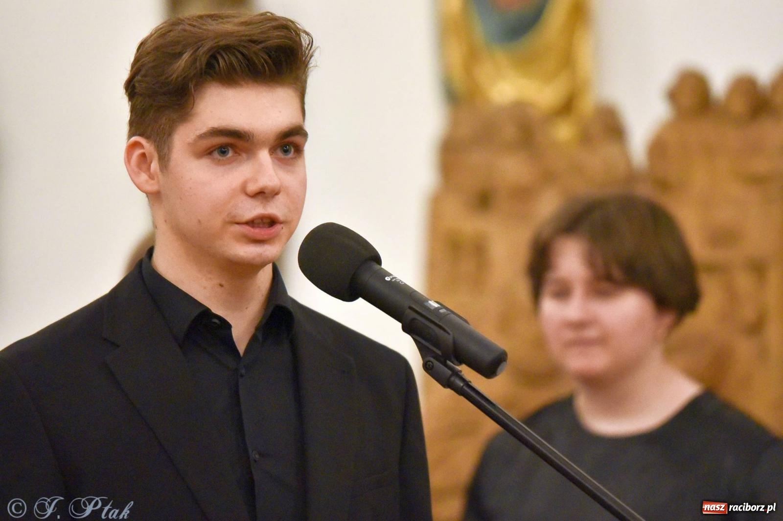 Zdjęcie w galerii na portalu naszraciborz.pl: Głubczycki chór Angelus Cantat wystąpił w raciborskim Muzeum wiadomości z regionu
