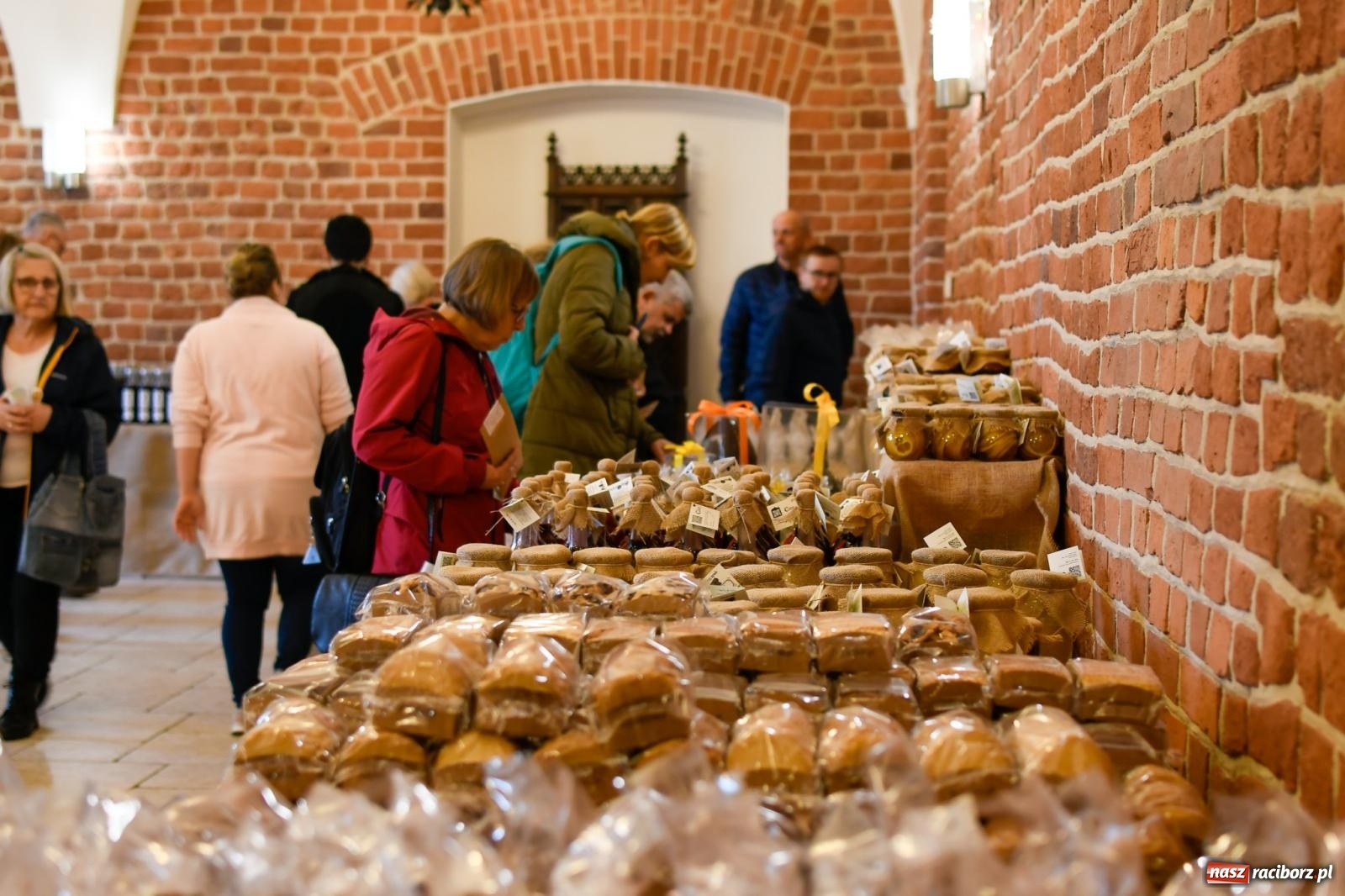 Zdjęcie w galerii na portalu naszraciborz.pl: W starym opactwie w Rudach ruszył wielkanocny jarmark [FOTO i WIDEO] wiadomości z regionu
