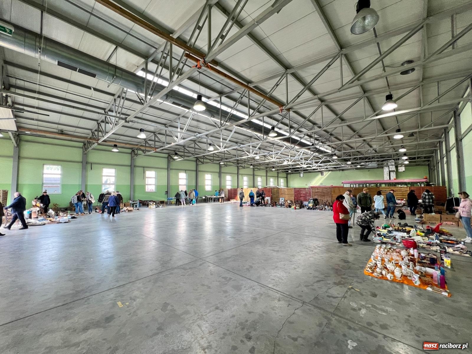 Zdjęcie w galerii na portalu naszraciborz.pl: Wiosna rozruszała targ staroci w Pietrowicach Wielkich [FOTO i WIDEO] wiadomości z regionu