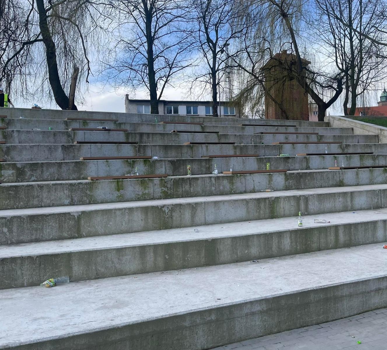 Zdjęcie w galerii na portalu naszraciborz.pl: Turystów tu lepiej nie zapraszać. Bulwary jak nocna melina wiadomości z regionu