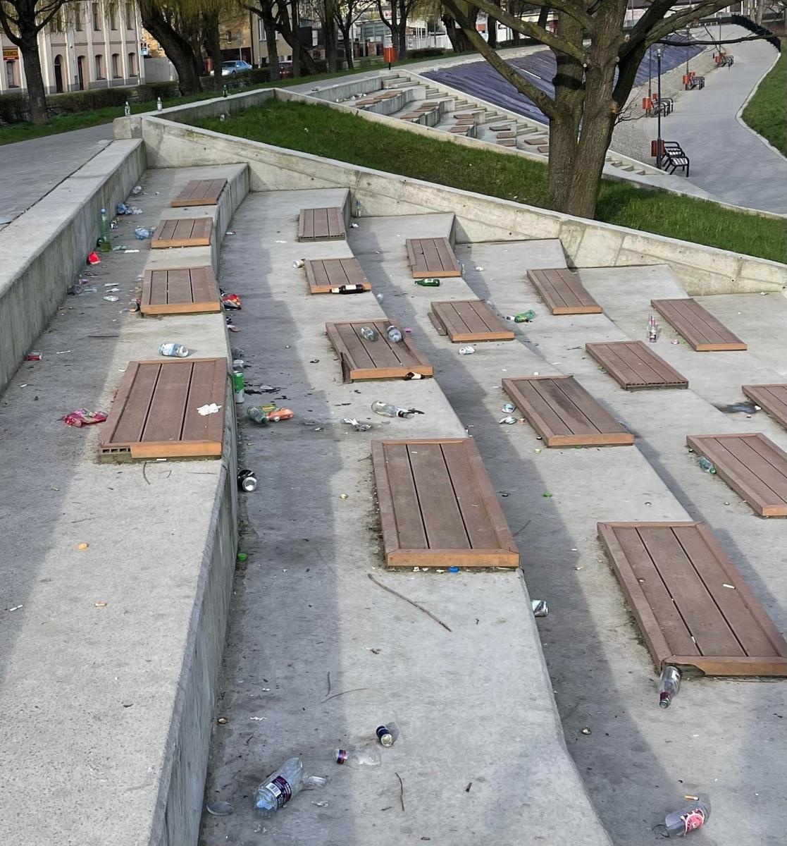 Zdjęcie w galerii na portalu naszraciborz.pl: Turystów tu lepiej nie zapraszać. Bulwary jak nocna melina wiadomości z regionu