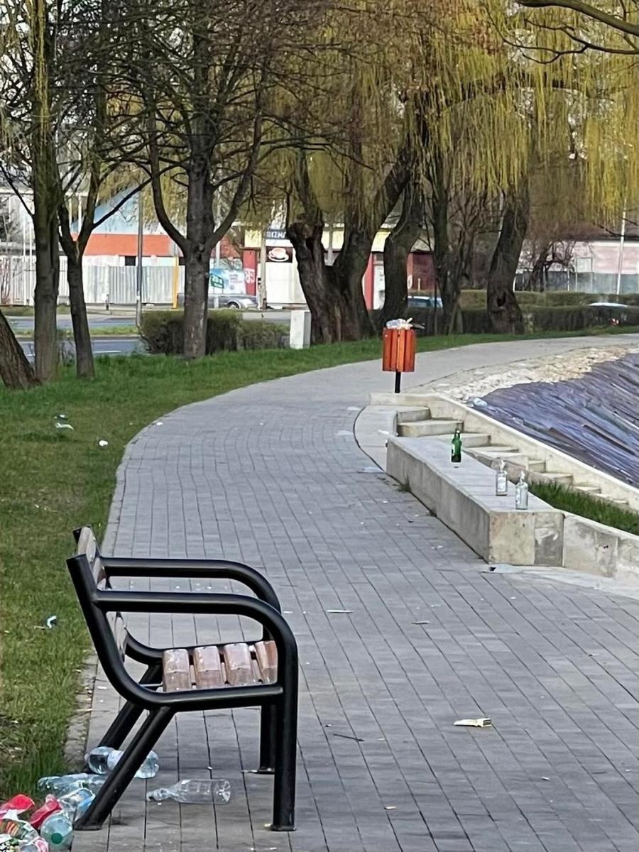 Zdjęcie w galerii na portalu naszraciborz.pl: Turystów tu lepiej nie zapraszać. Bulwary jak nocna melina wiadomości z regionu