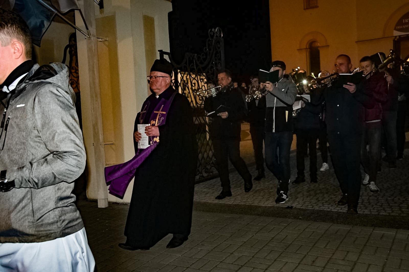 Zdjęcie w galerii na portalu naszraciborz.pl: Sławików. Dekanalna droga krzyżowa w historycznej wspólnocie wiadomości z regionu