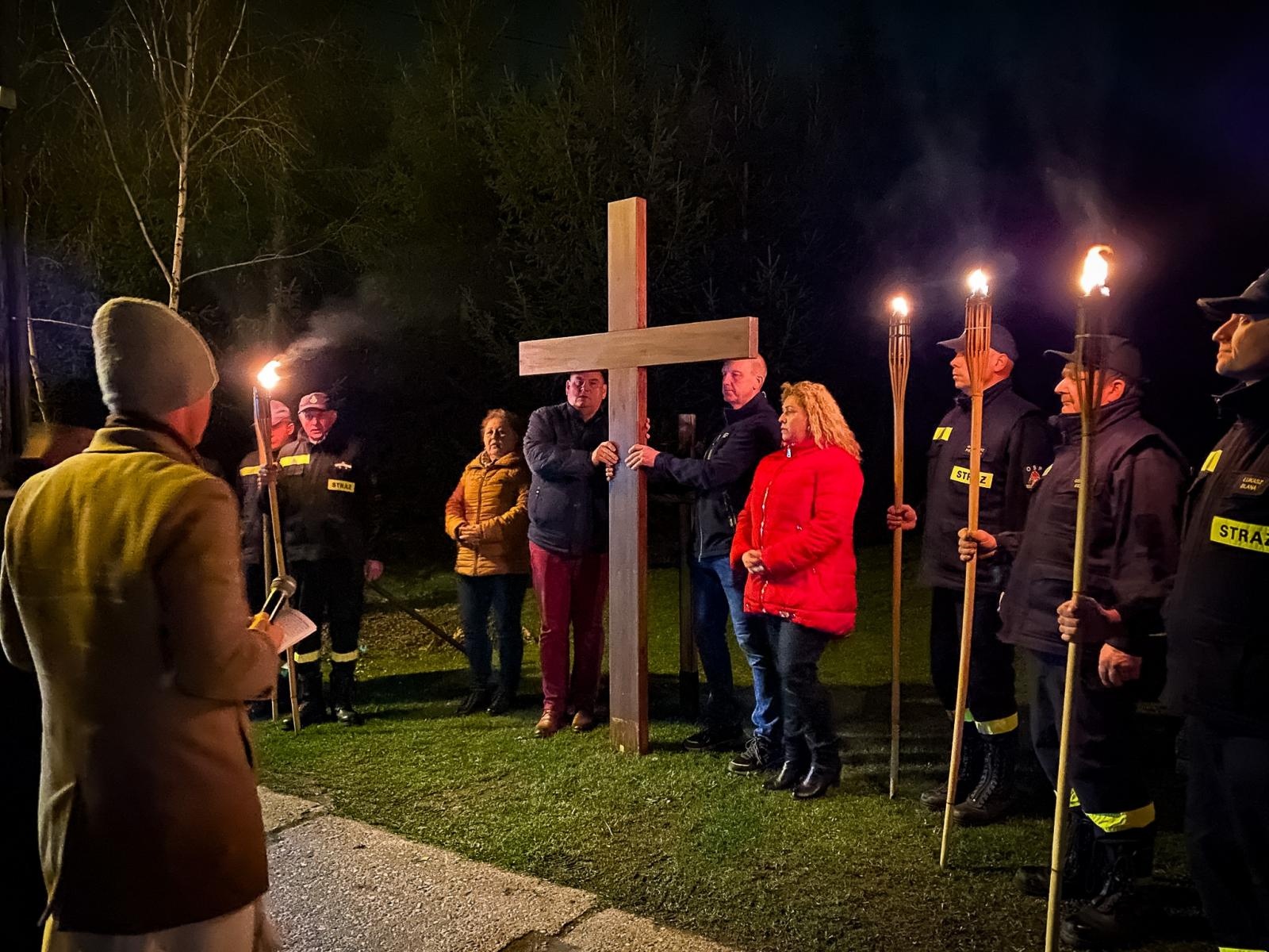 Zdjęcie w galerii na portalu naszraciborz.pl: Sławików. Dekanalna droga krzyżowa w historycznej wspólnocie wiadomości z regionu