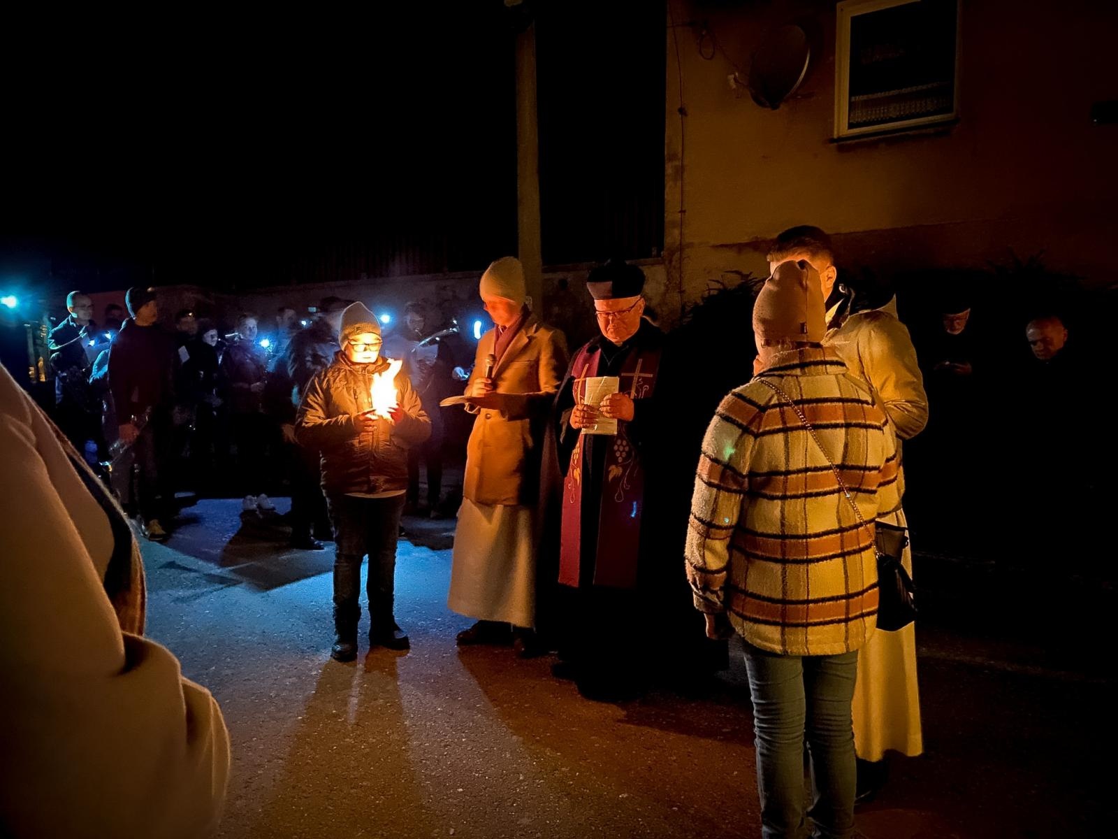 Zdjęcie w galerii na portalu naszraciborz.pl: Sławików. Dekanalna droga krzyżowa w historycznej wspólnocie wiadomości z regionu