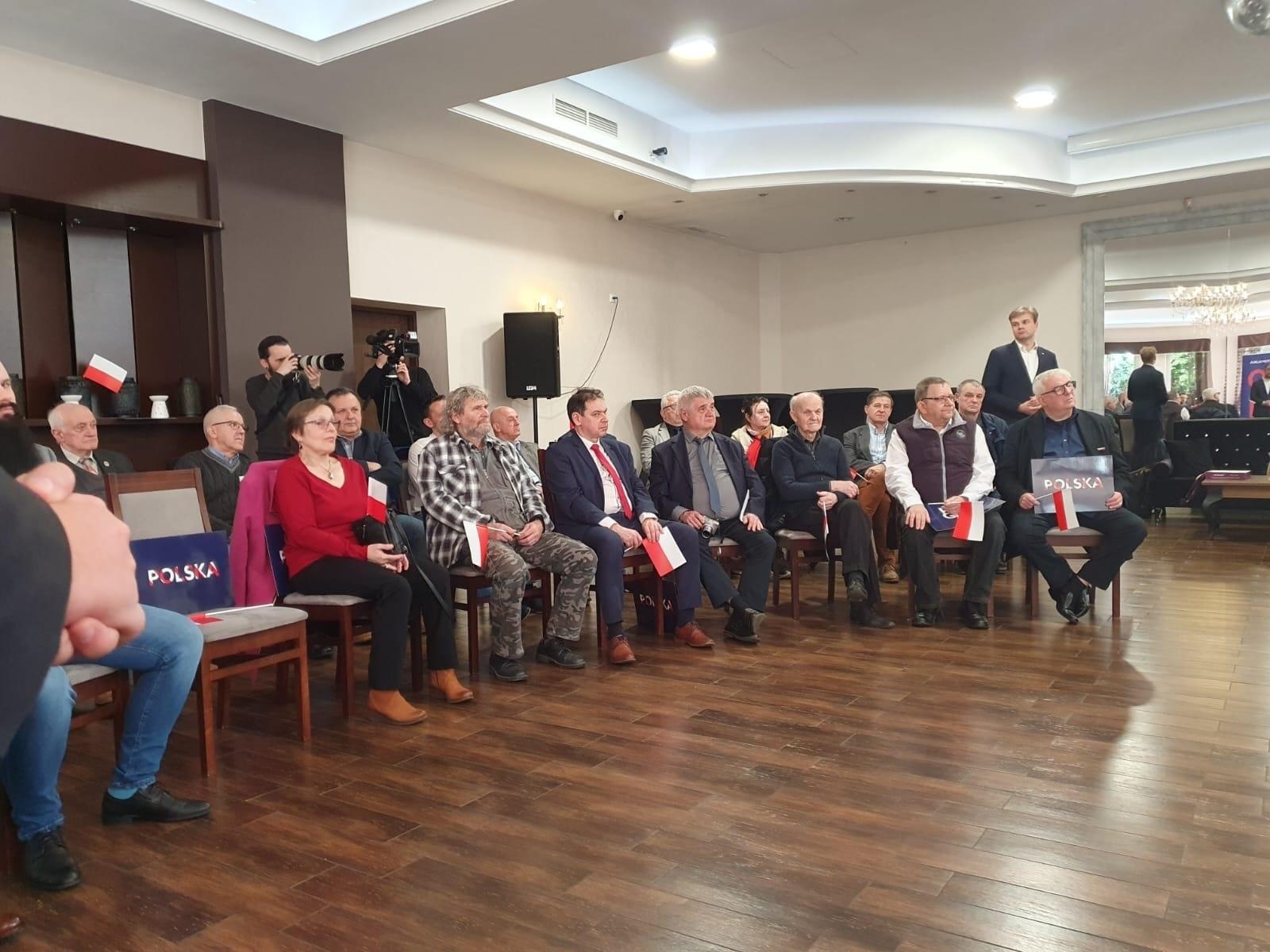 Zdjęcie w galerii na portalu naszraciborz.pl: #Przyszłość to Polska. Politycy PiS na spotkaniu z wiceministrem w hotelu Racibor wiadomości z regionu
