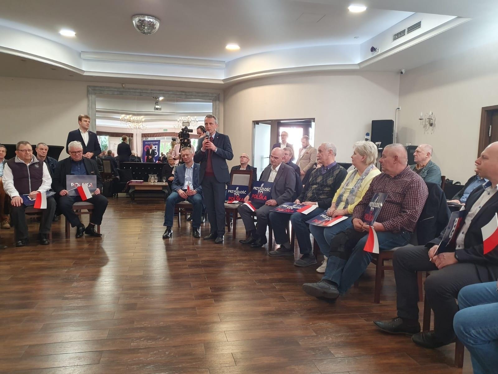 Zdjęcie w galerii na portalu naszraciborz.pl: #Przyszłość to Polska. Politycy PiS na spotkaniu z wiceministrem w hotelu Racibor wiadomości z regionu