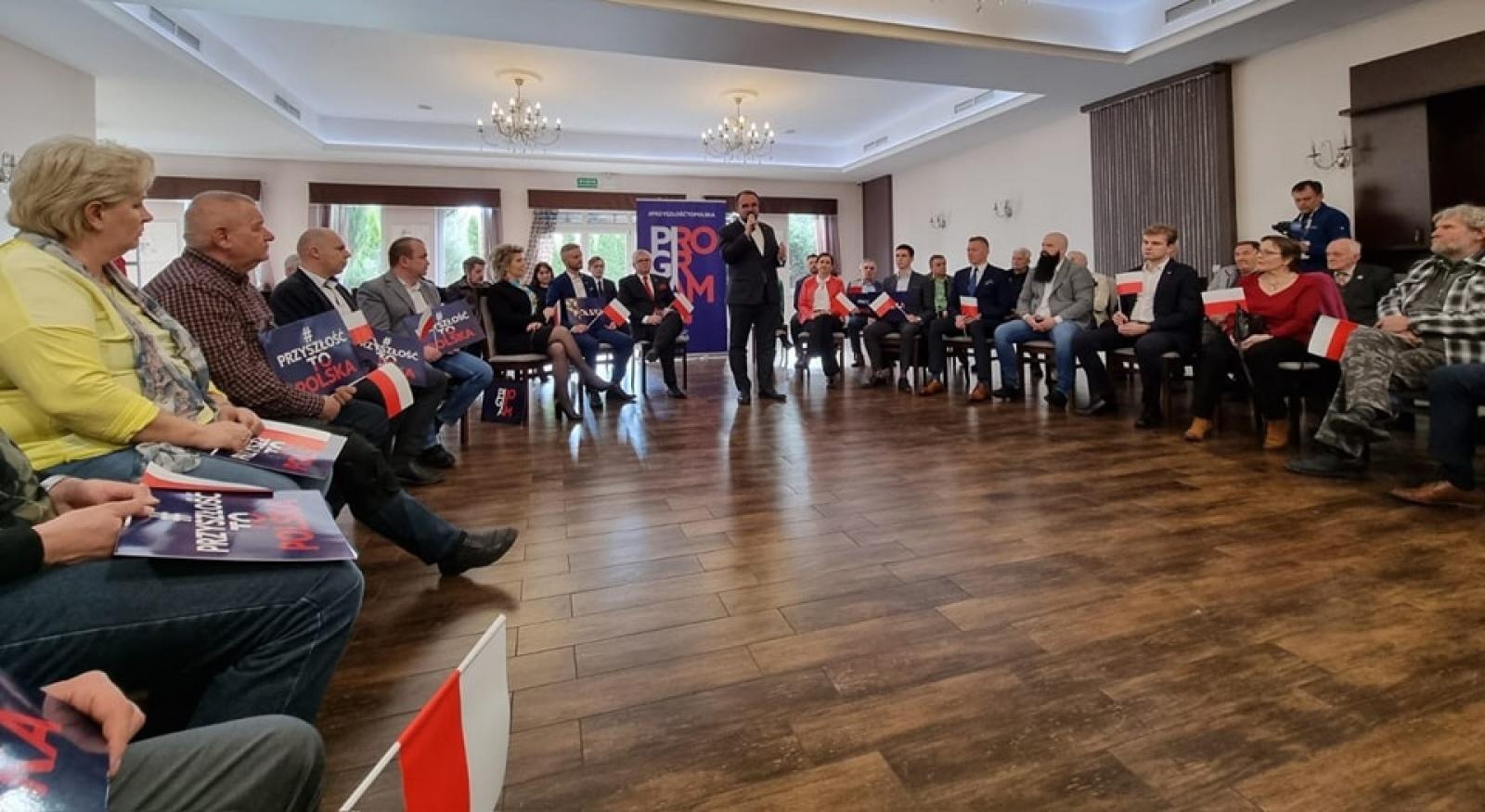 Zdjęcie w galerii na portalu naszraciborz.pl: #Przyszłość to Polska. Politycy PiS na spotkaniu z wiceministrem w hotelu Racibor wiadomości z regionu
