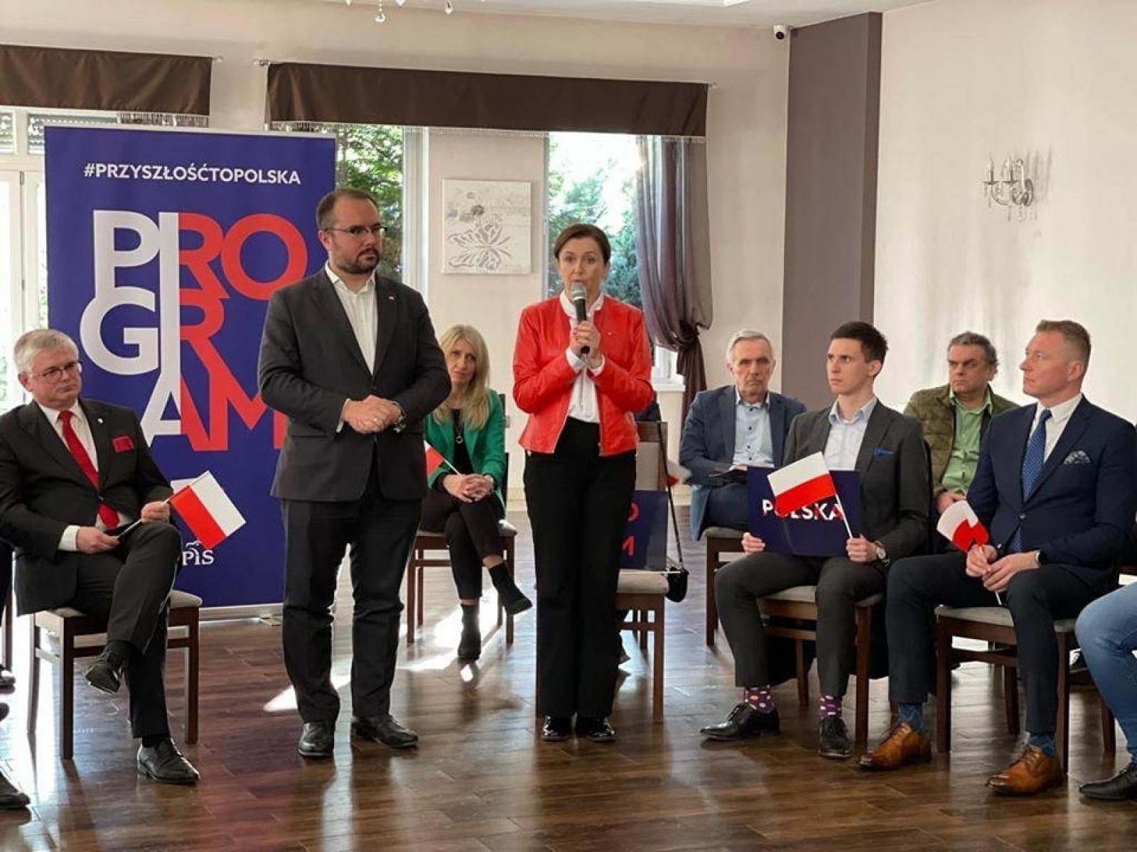 Zdjęcie w galerii na portalu naszraciborz.pl: #Przyszłość to Polska. Politycy PiS na spotkaniu z wiceministrem w hotelu Racibor wiadomości z regionu