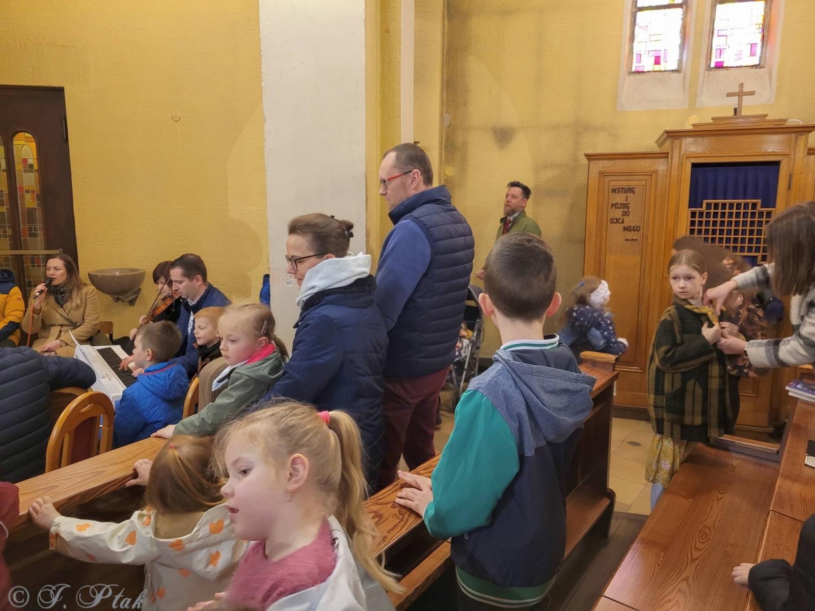 Zdjęcie w galerii na portalu naszraciborz.pl: Remont małżeński w Raciborzu. Msza św. z konferencją na zakończenie wiadomości z regionu