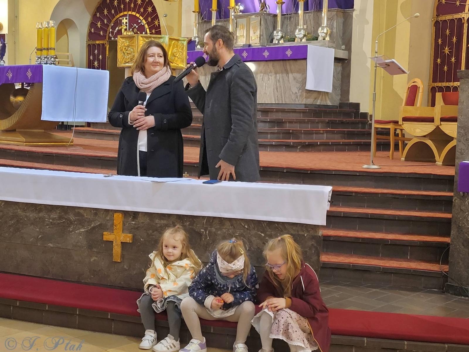 Zdjęcie w galerii na portalu naszraciborz.pl: Remont małżeński w Raciborzu. Msza św. z konferencją na zakończenie wiadomości z regionu