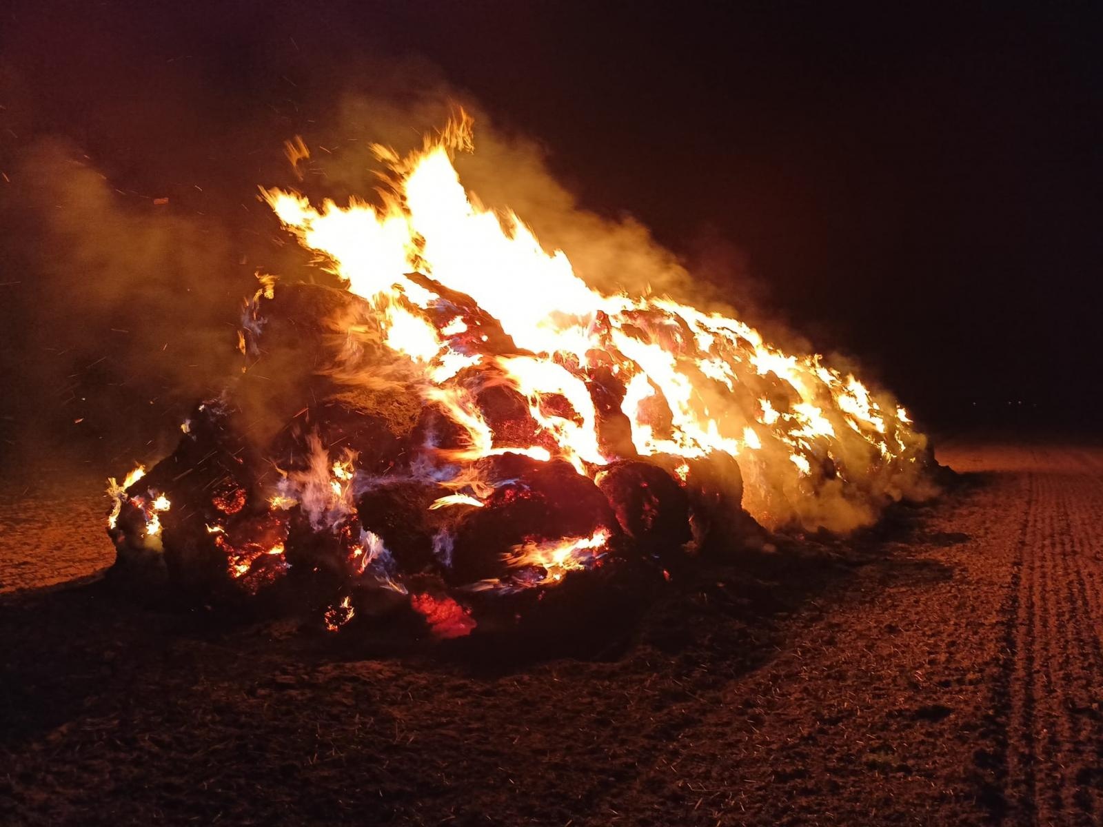 Zdjęcie w galerii na portalu naszraciborz.pl: Nocny pożar w Tworkowie. To efekt podpalenia wiadomości z regionu