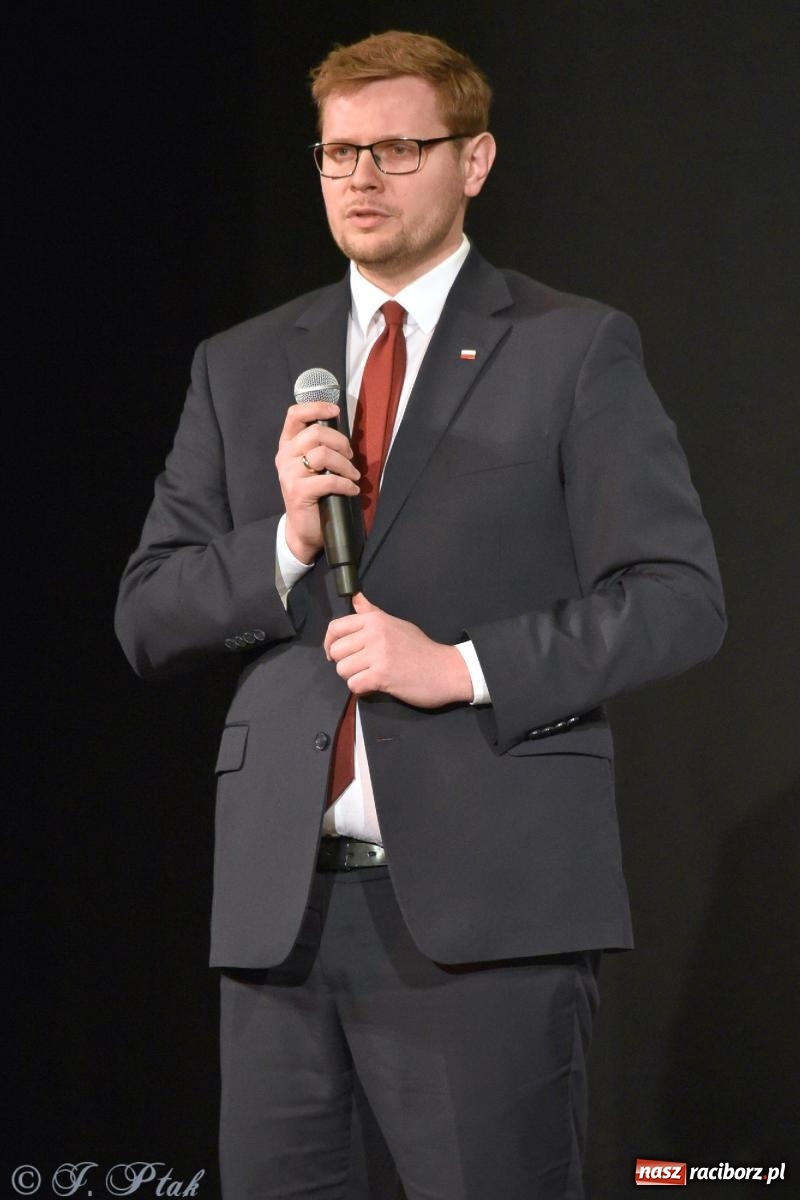 Zdjęcie w galerii na portalu naszraciborz.pl: Woś i Jaki zapełnili Strzechę. Realna debata z trudnymi pytaniami [FOTO i WIDEO] wiadomości z regionu