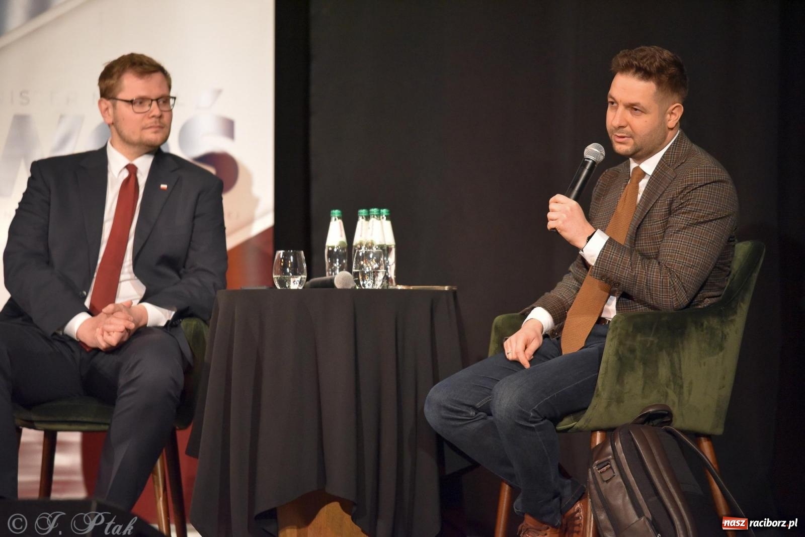 Zdjęcie w galerii na portalu naszraciborz.pl: Woś i Jaki zapełnili Strzechę. Realna debata z trudnymi pytaniami [FOTO i WIDEO] wiadomości z regionu