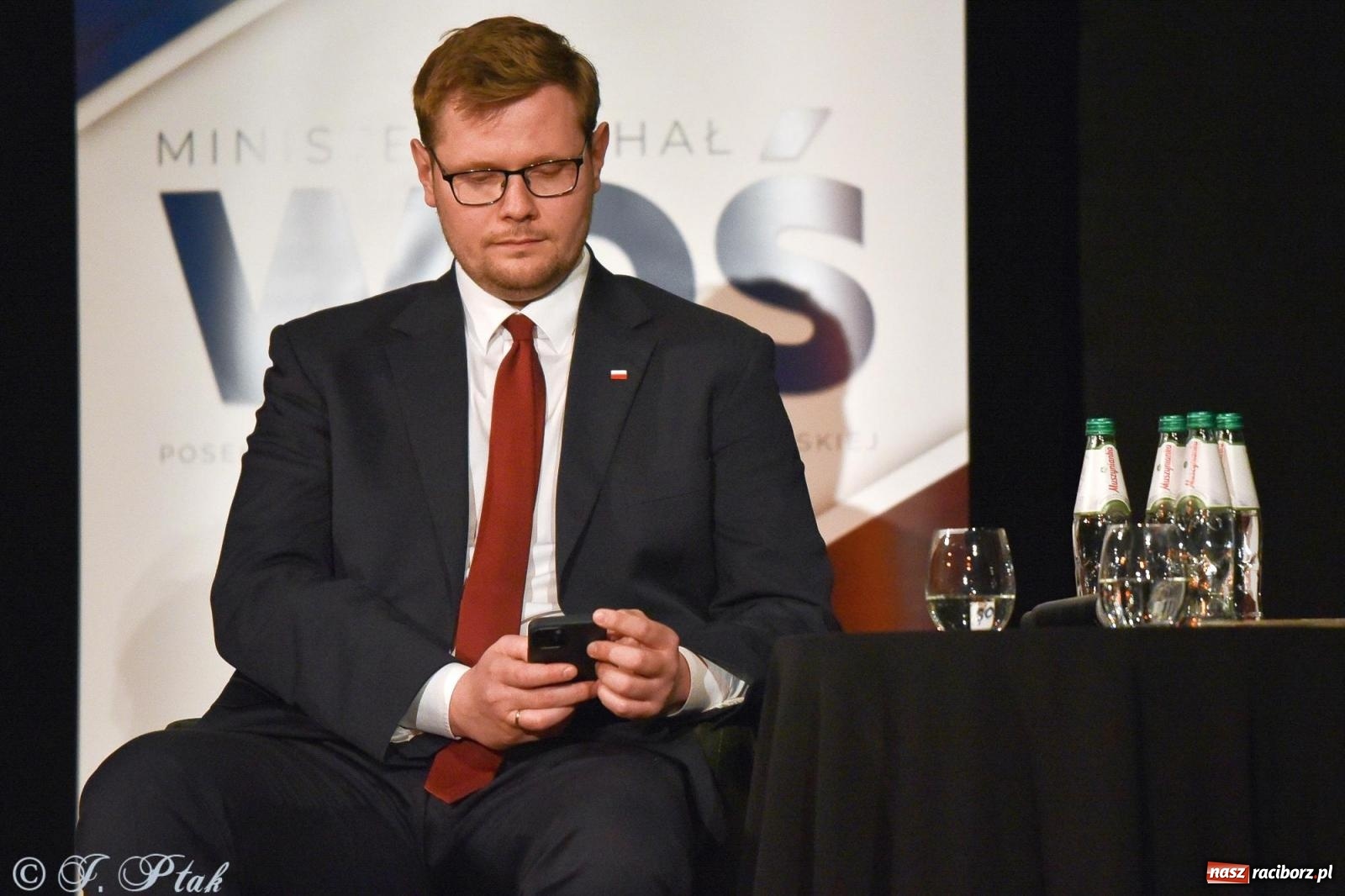 Zdjęcie w galerii na portalu naszraciborz.pl: Woś i Jaki zapełnili Strzechę. Realna debata z trudnymi pytaniami [FOTO i WIDEO] wiadomości z regionu