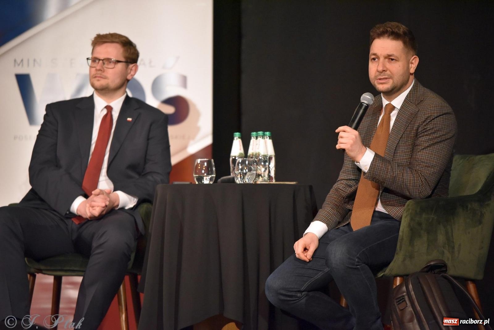 Zdjęcie w galerii na portalu naszraciborz.pl: Woś i Jaki zapełnili Strzechę. Realna debata z trudnymi pytaniami [FOTO i WIDEO] wiadomości z regionu