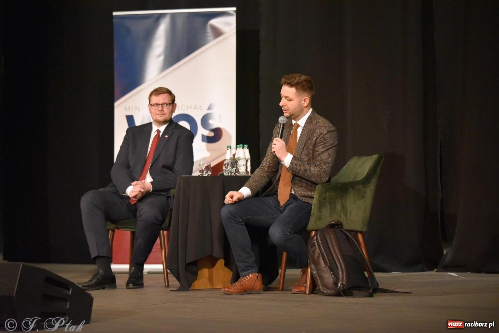 Zdjęcie w galerii na portalu naszraciborz.pl: Woś i Jaki zapełnili Strzechę. Realna debata z trudnymi pytaniami [FOTO i WIDEO] wiadomości z regionu