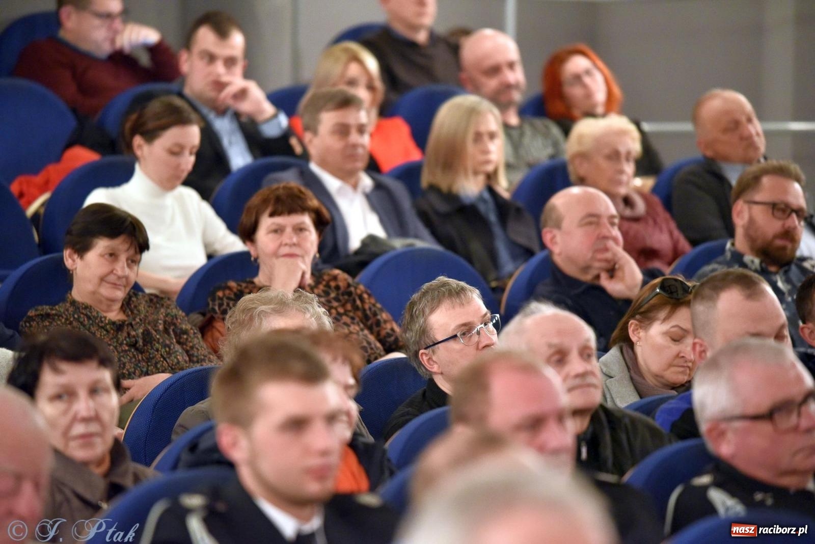 Zdjęcie w galerii na portalu naszraciborz.pl: Woś i Jaki zapełnili Strzechę. Realna debata z trudnymi pytaniami [FOTO i WIDEO] wiadomości z regionu
