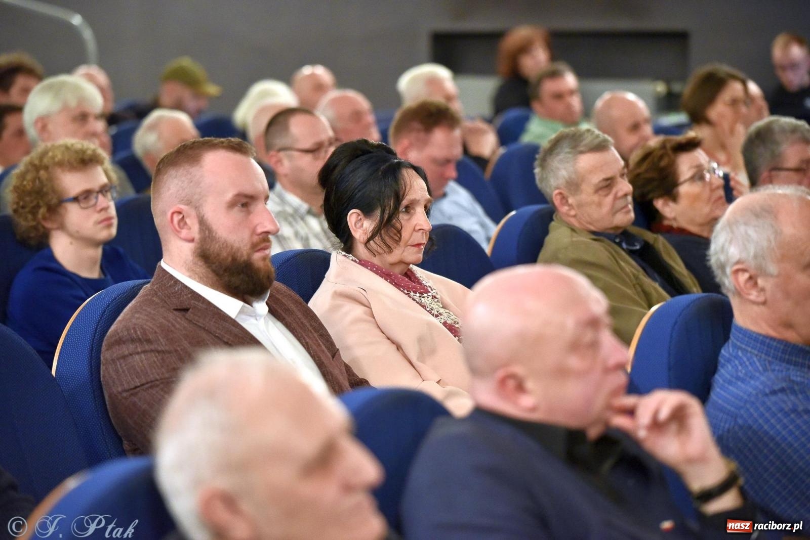 Zdjęcie w galerii na portalu naszraciborz.pl: Woś i Jaki zapełnili Strzechę. Realna debata z trudnymi pytaniami [FOTO i WIDEO] wiadomości z regionu
