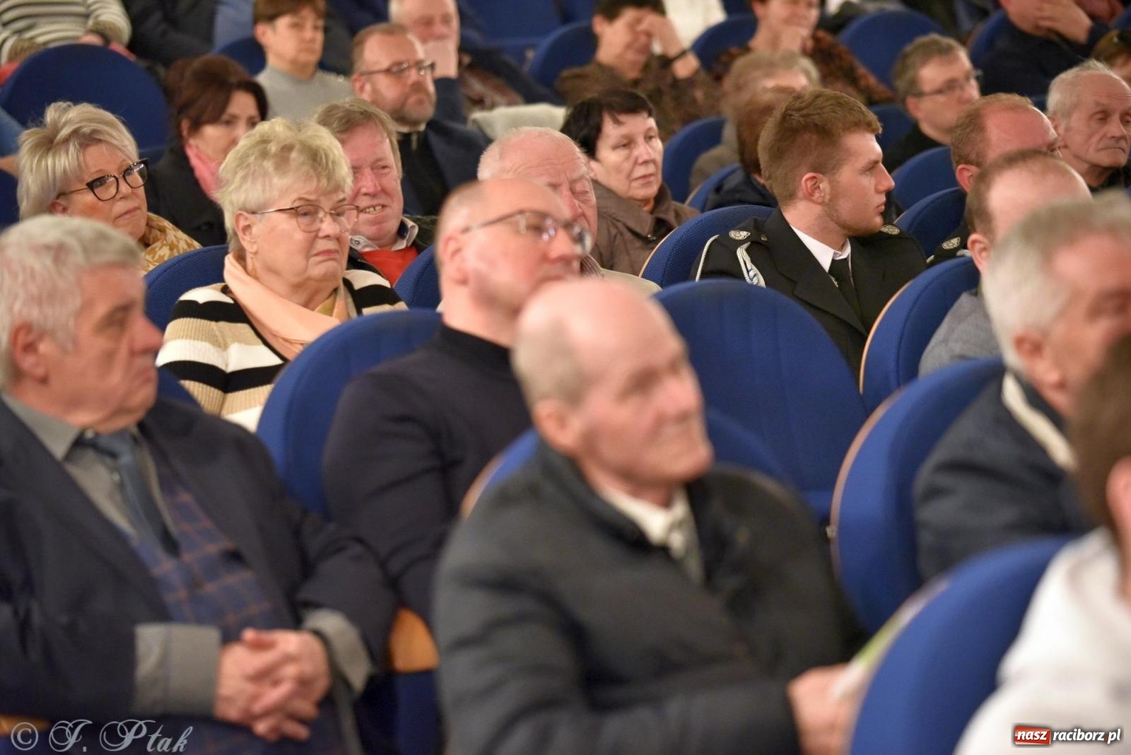 Zdjęcie w galerii na portalu naszraciborz.pl: Woś i Jaki zapełnili Strzechę. Realna debata z trudnymi pytaniami [FOTO i WIDEO] wiadomości z regionu
