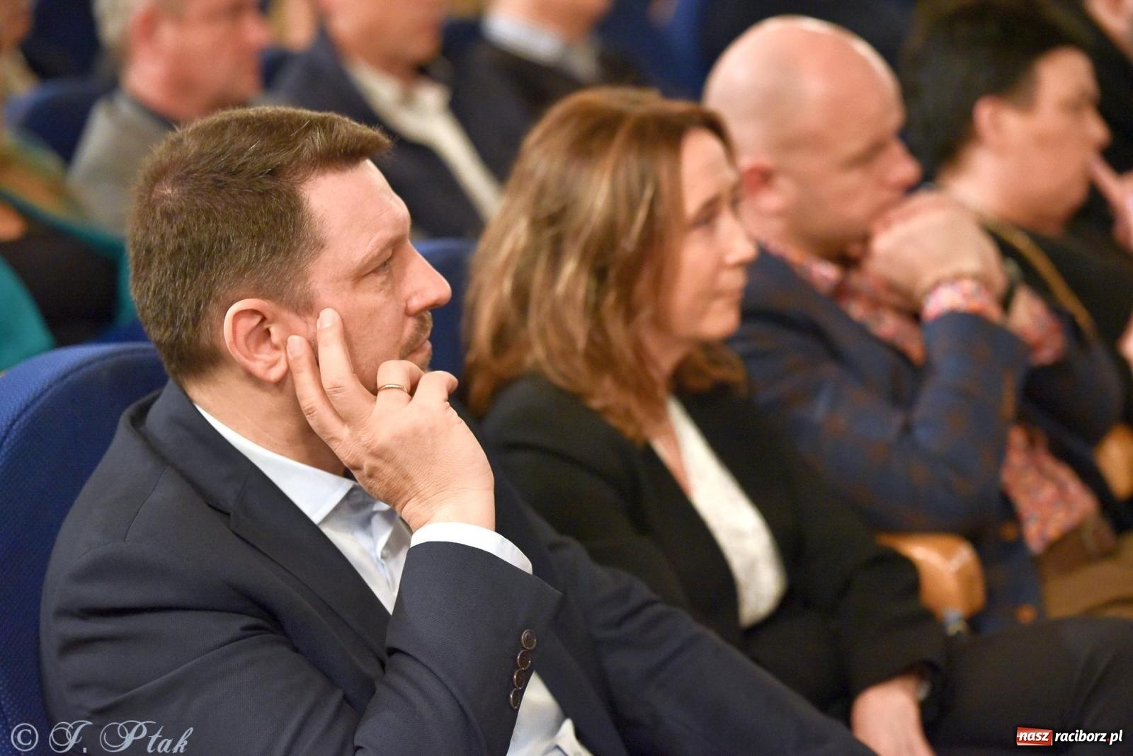 Zdjęcie w galerii na portalu naszraciborz.pl: Woś i Jaki zapełnili Strzechę. Realna debata z trudnymi pytaniami [FOTO i WIDEO] wiadomości z regionu