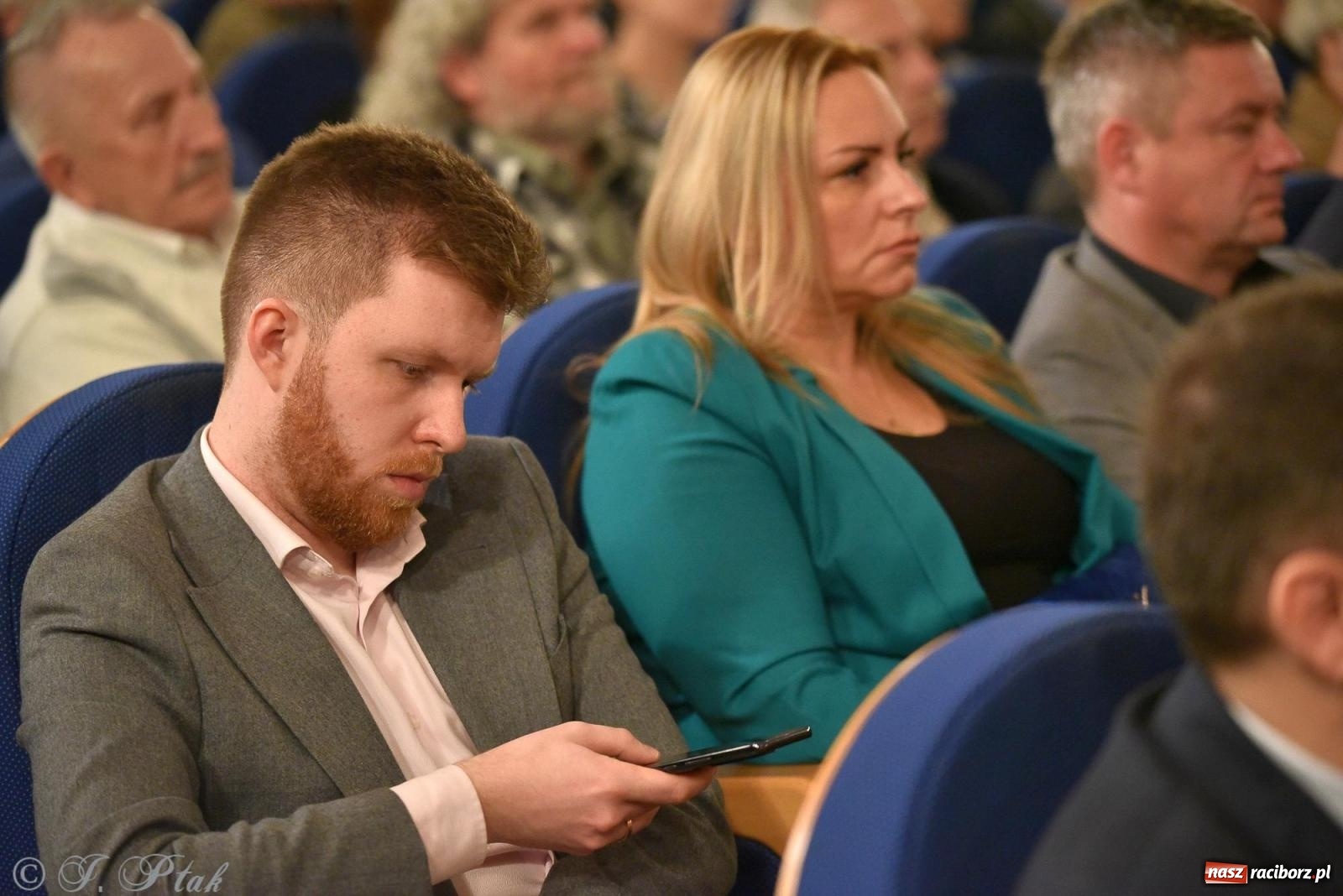Zdjęcie w galerii na portalu naszraciborz.pl: Woś i Jaki zapełnili Strzechę. Realna debata z trudnymi pytaniami [FOTO i WIDEO] wiadomości z regionu