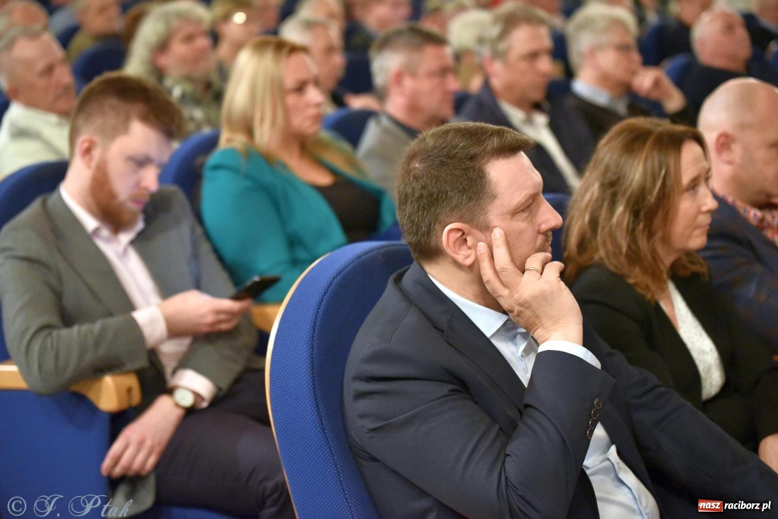 Zdjęcie w galerii na portalu naszraciborz.pl: Woś i Jaki zapełnili Strzechę. Realna debata z trudnymi pytaniami [FOTO i WIDEO] wiadomości z regionu